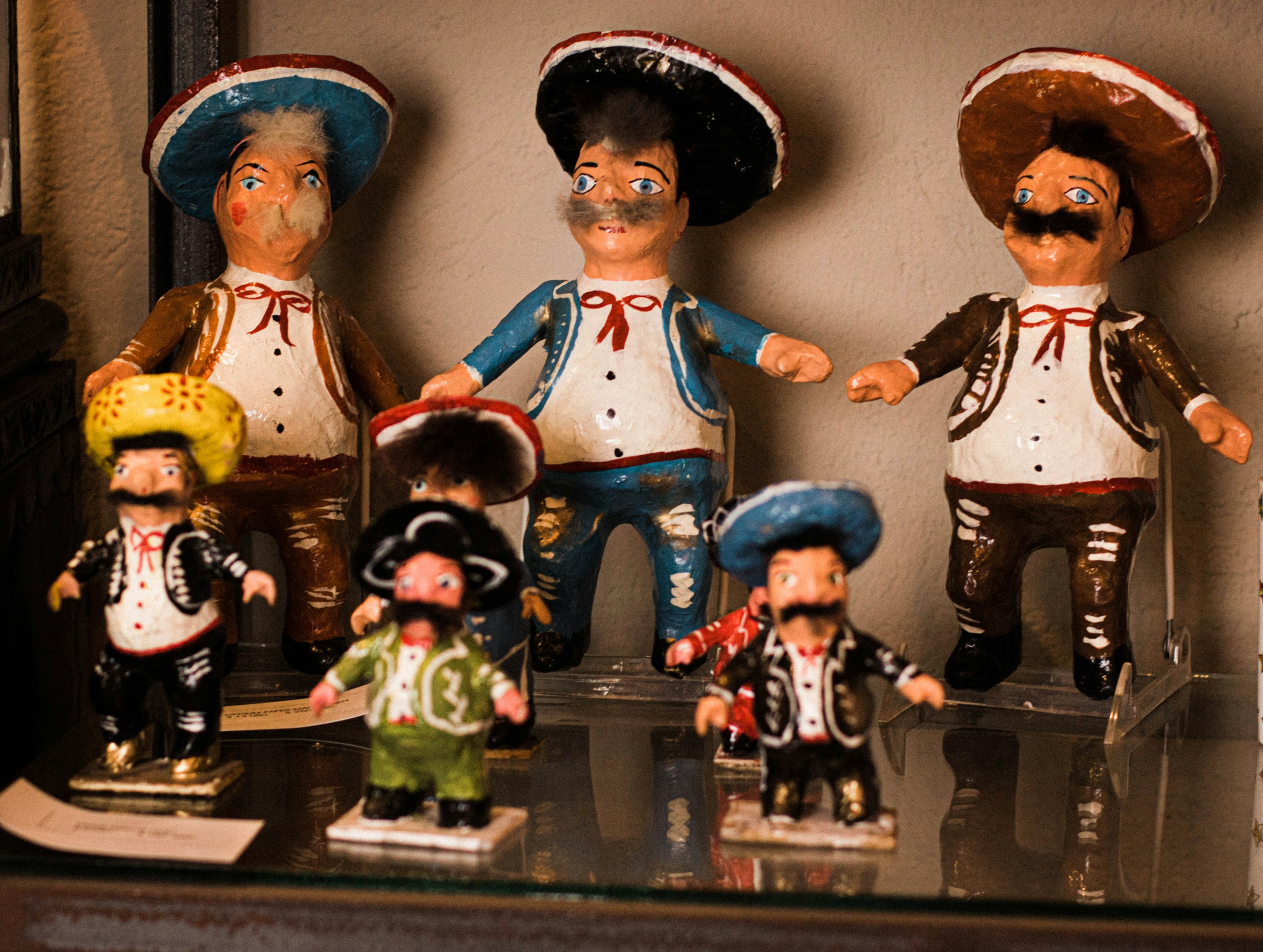 seis figuritas de cerámica