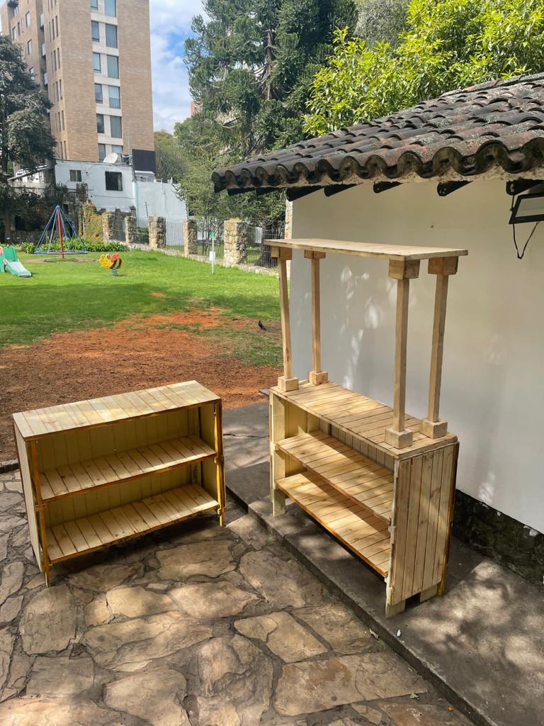 Estación de Bebidas
2.20m Altura Total
1.28m Ancho 
48cm de Profundidad  
$160.000
Modulo de Barra
 1.03M Alto
45cm Profundidad
1.27M Ancho
$130.000
 Alquiler