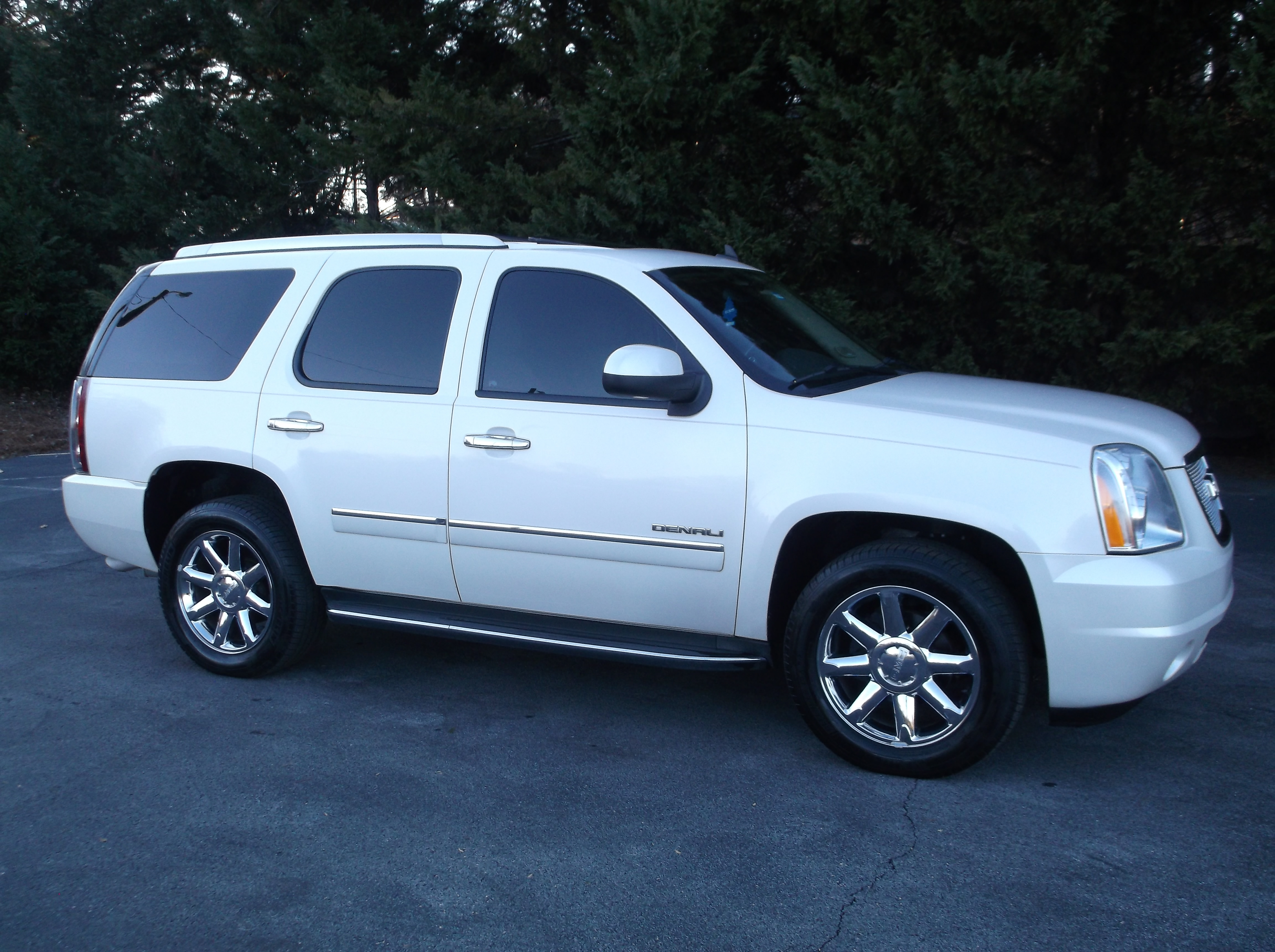 https://0201.nccdn.net/4_2/000/000/03f/ac7/2011YukonDenaliWhite_0035-4608x3440.jpg