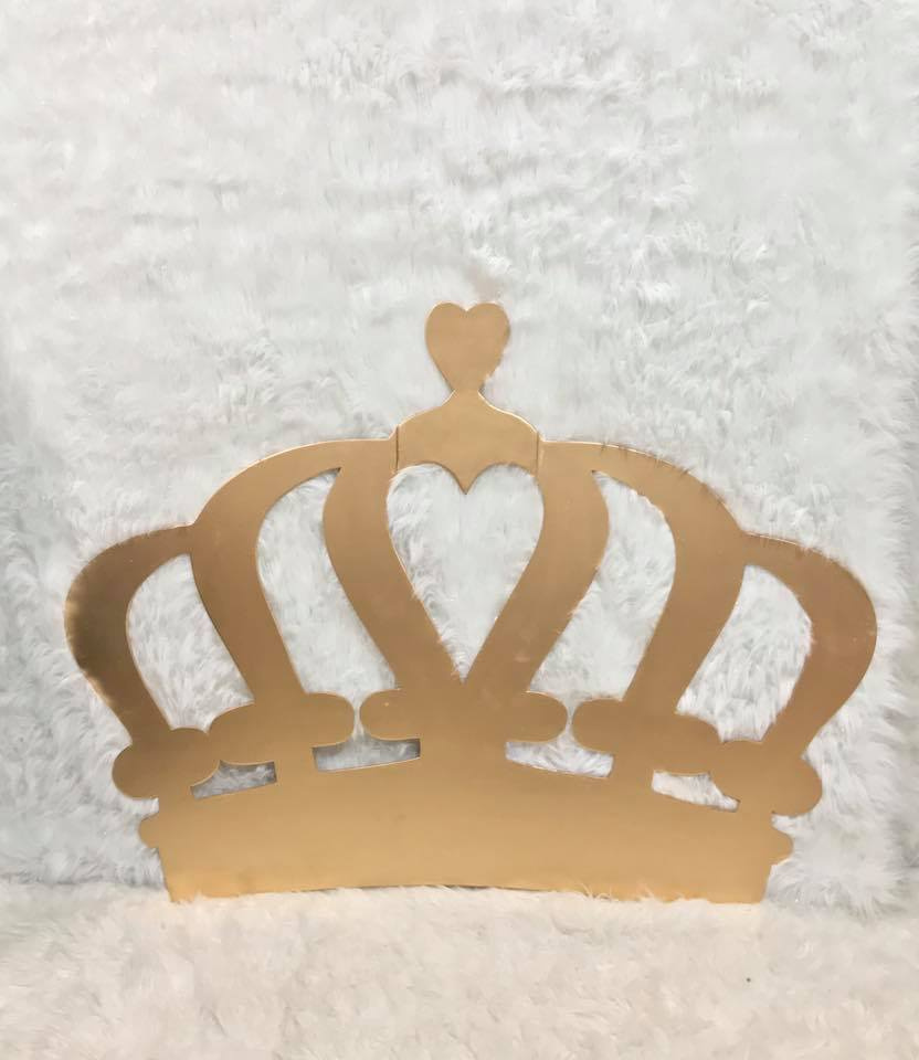 Tiara grande 
64cm altura
87cm ancho 
Alquiler 40.000