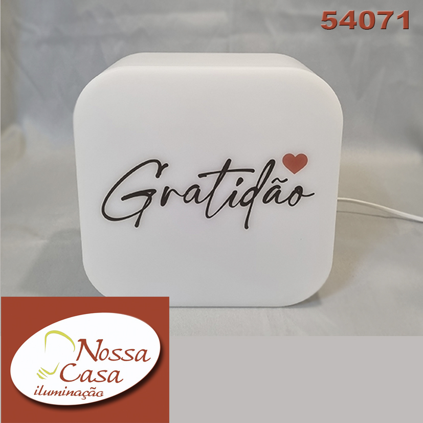 Abajur em poliestireno translúcido leitoso. Para 1'lâmpada led e27