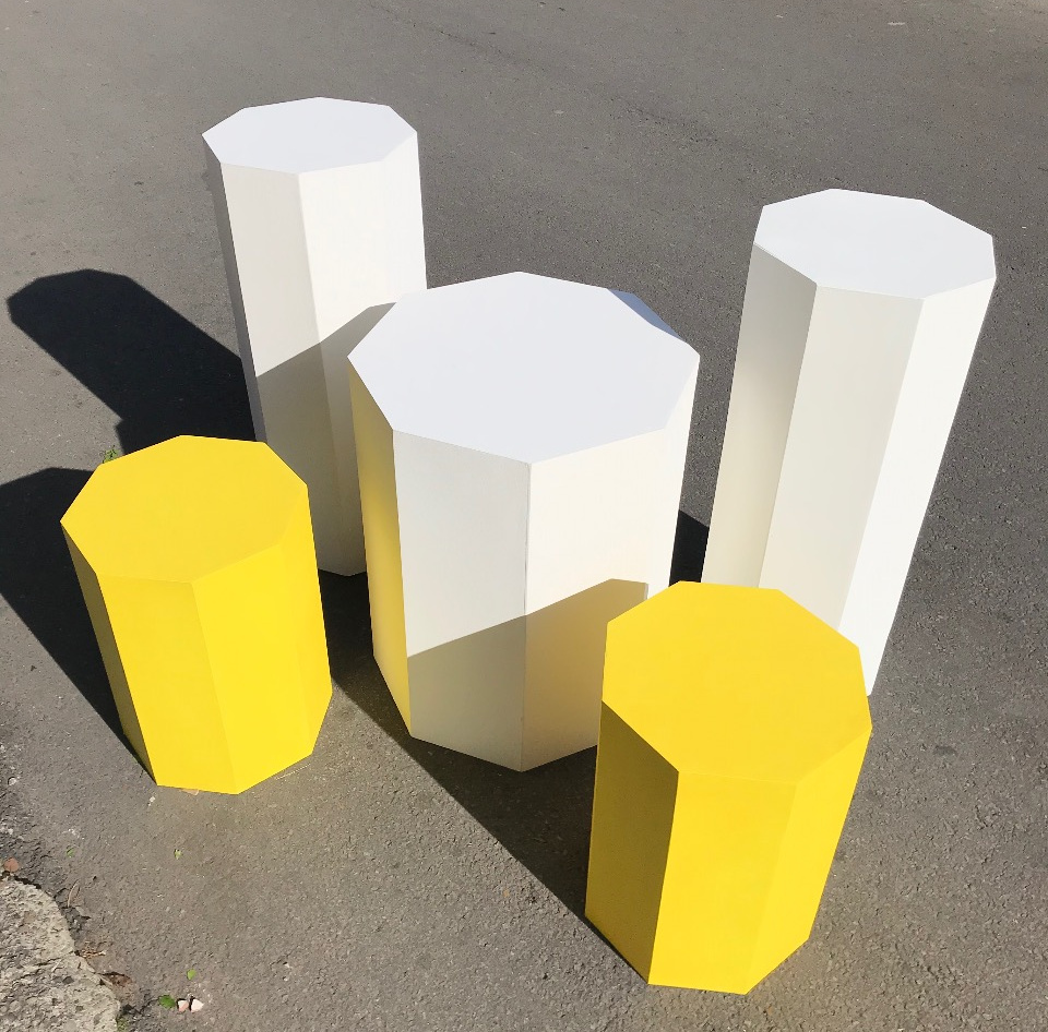 Combo de 5 Octogonales
PRINCIPAL.60x60 X 80CM DE ALTURA
ALTO:40x40. X 1.02M DE ALTURA
PEQUEÑA: .40x40 X 58CM DE ALTURA
$200.000 Alquiler