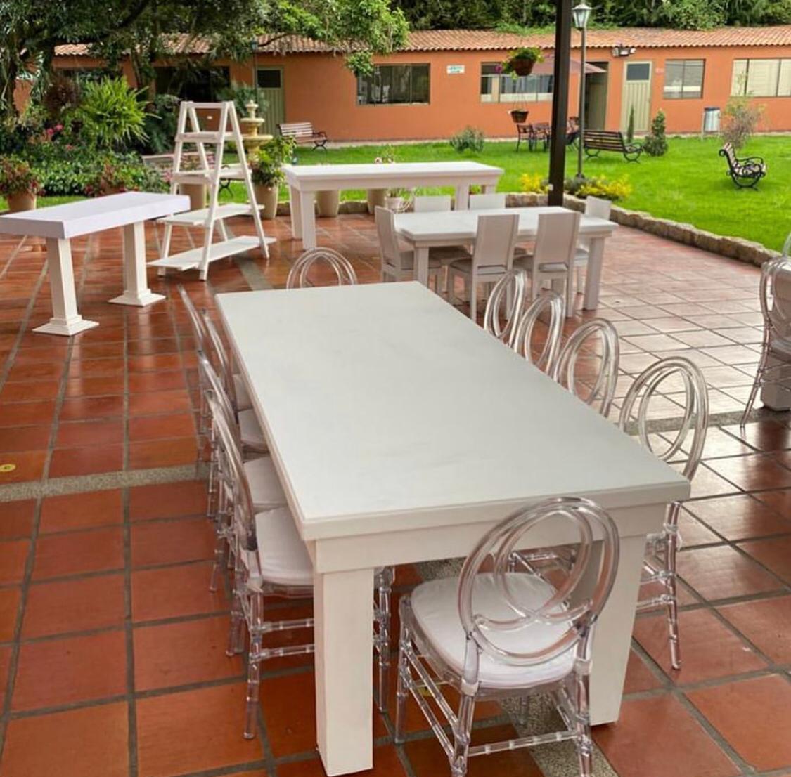 Mesa Rectangular de Madera Blanca
Medidas: 2.20m x 1m
$90.000
sin sillas