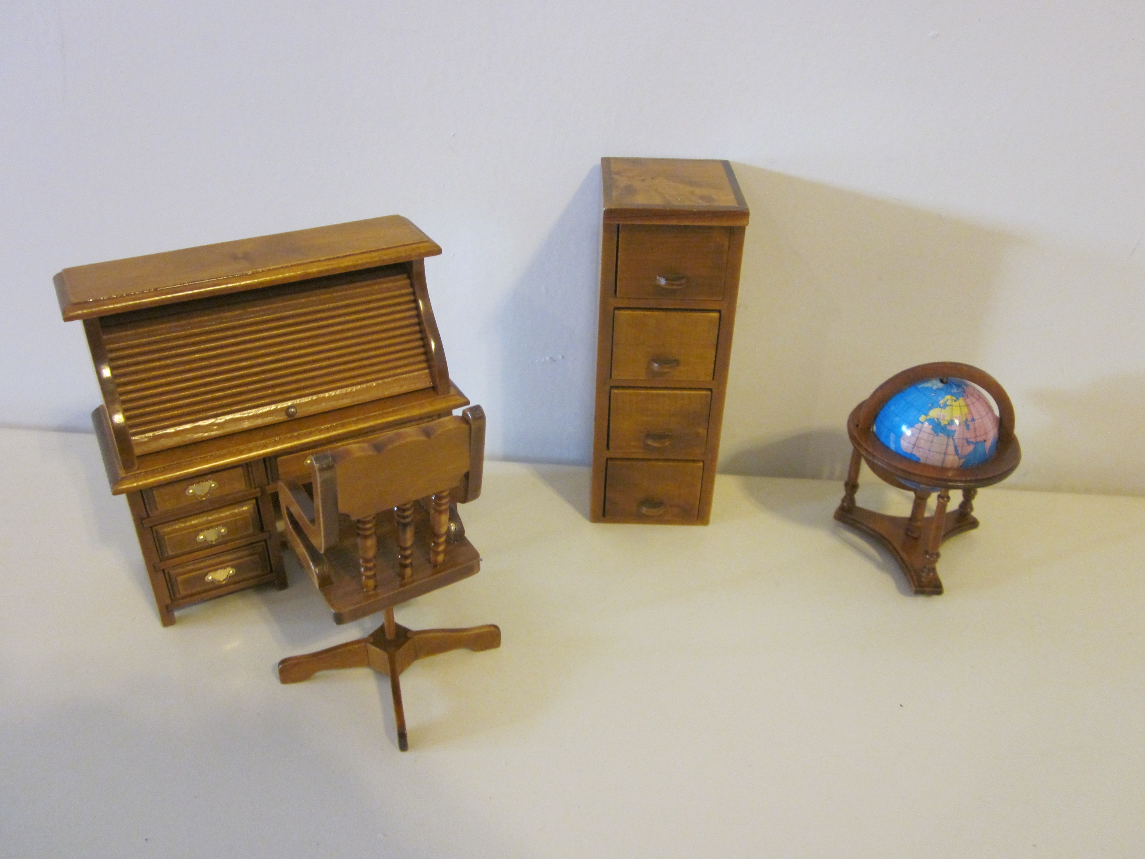 WALNUT OFFICE SET 4
CM- T6635 NO. 648
$1,112.50