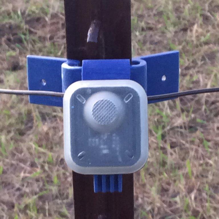 Blue Farm Innovators INSL-1 Insulight Electric Fence Insulator with Live Monitor 