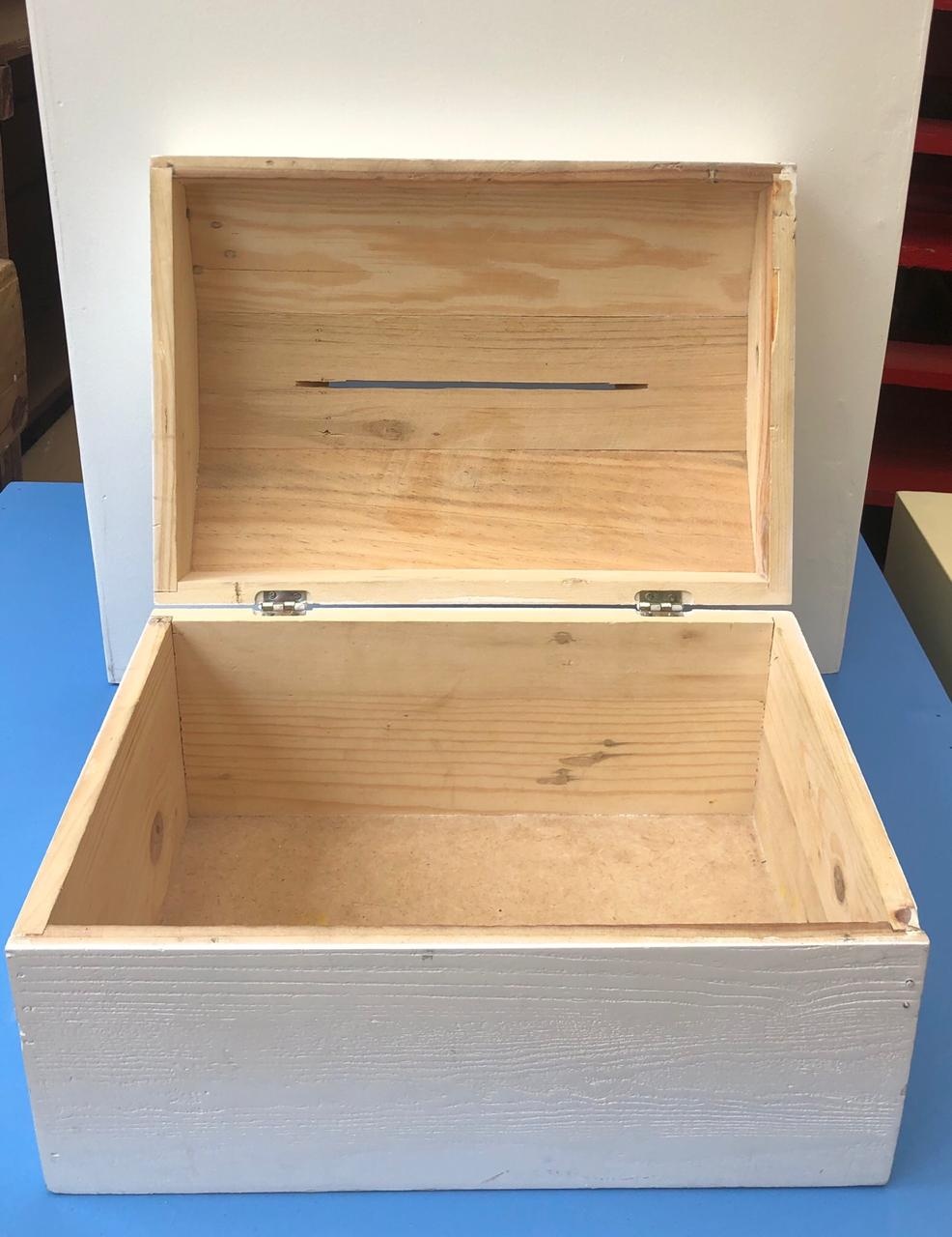 Baúl  lluvia de sobres
Medidas: 29cm Ancho 
20cm Profundidad 
Alquiler $ 25.000