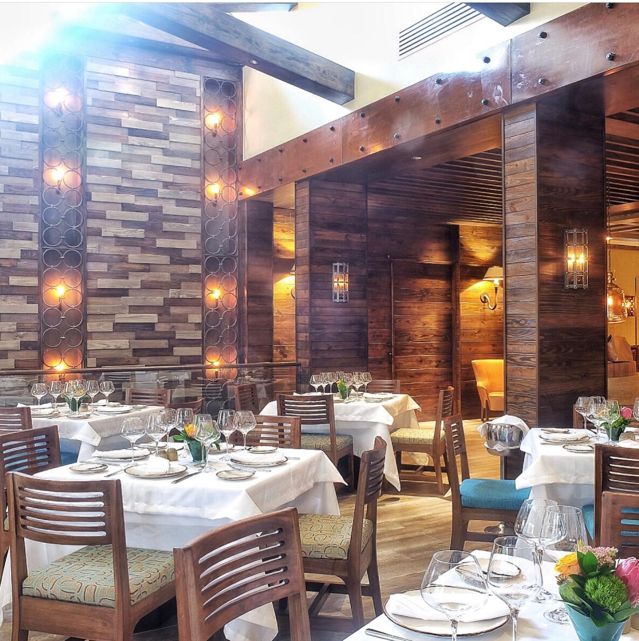 Chapas metalicas y diseños circulares en aluminio fundido.