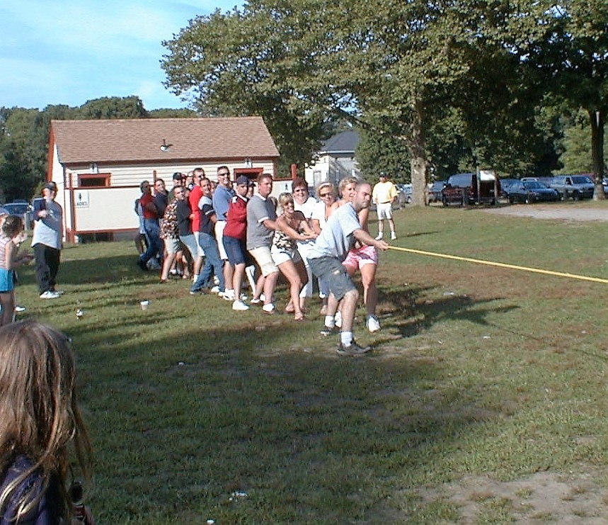 https://0201.nccdn.net/4_2/000/000/03f/ac7/Picnic-Tug-A-War-2003-859x741.jpg