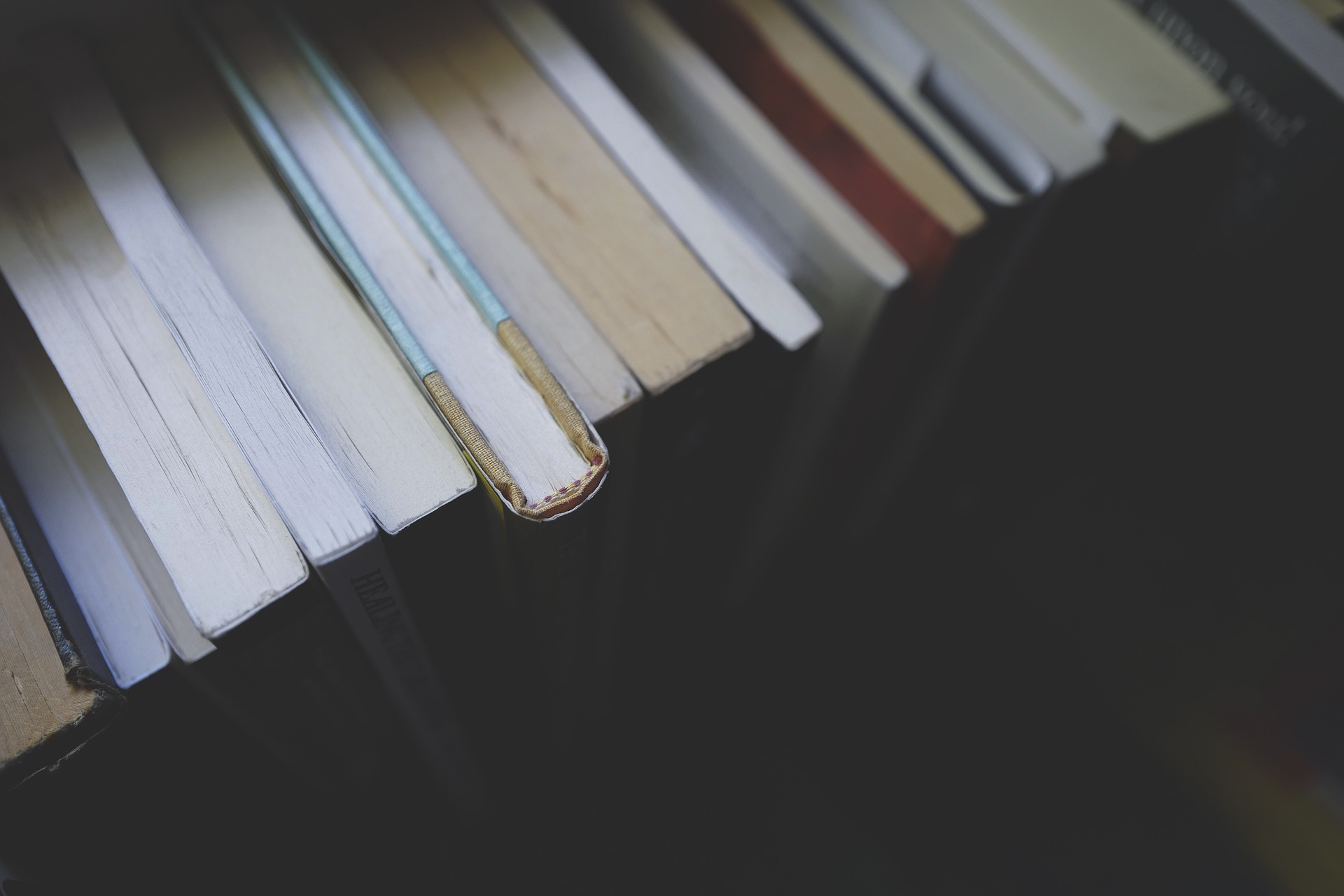 https://0201.nccdn.net/4_2/000/000/03f/ac7/books-1835753_1920-1920x1280.jpg