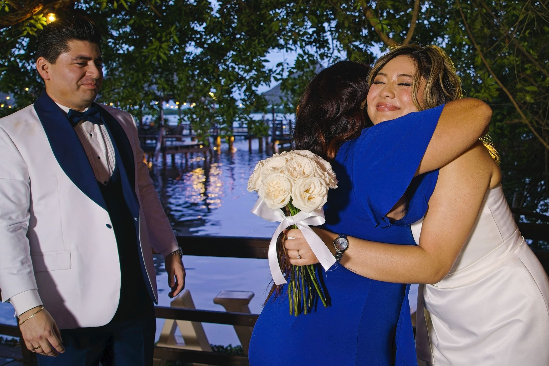 https://0201.nccdn.net/4_2/000/000/03f/ac7/luxartifices-wedding-navios-cancun-bride-and-groom-sunset027.jpg