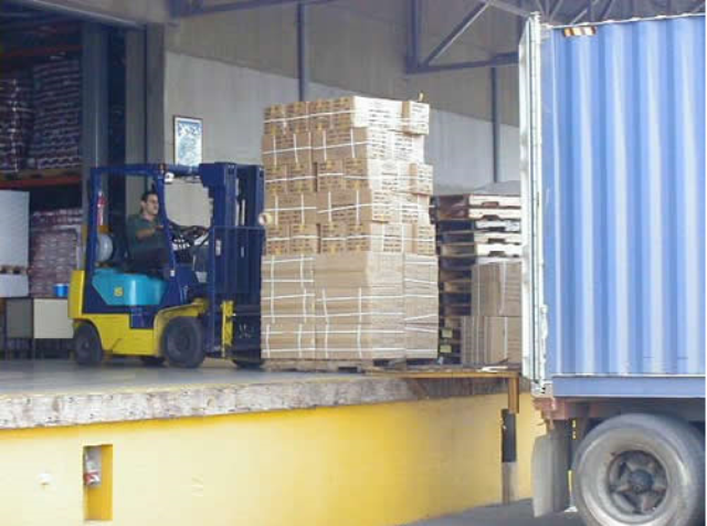 https://0201.nccdn.net/4_2/000/000/03f/ac7/montacarga-descargando-contenedor.png