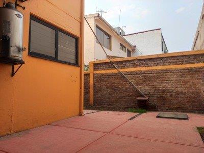 PATIO POSTERIOR Y CISTERNA