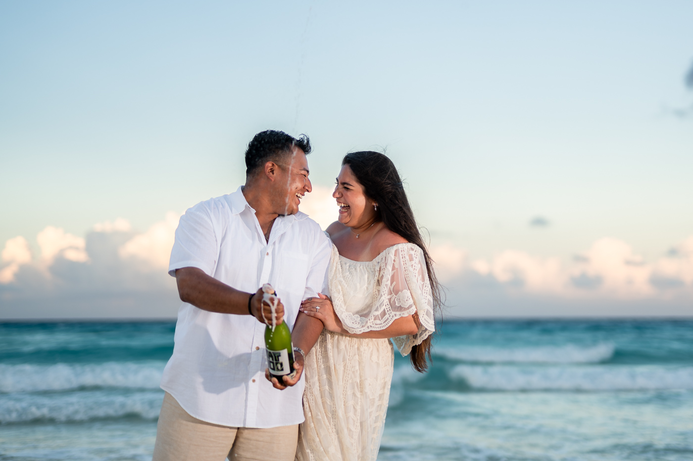 https://0201.nccdn.net/4_2/000/000/03f/ac7/romantic-mariachi-proposal-in-cancu%CC%81n105.jpg