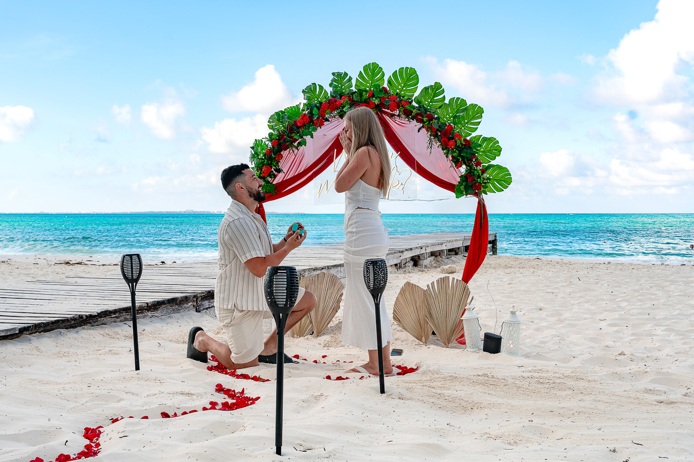 https://0201.nccdn.net/4_2/000/000/03f/ac7/romantic-proposal-in-cancun-riu-cancun-allinclusive103.jpg.jpg