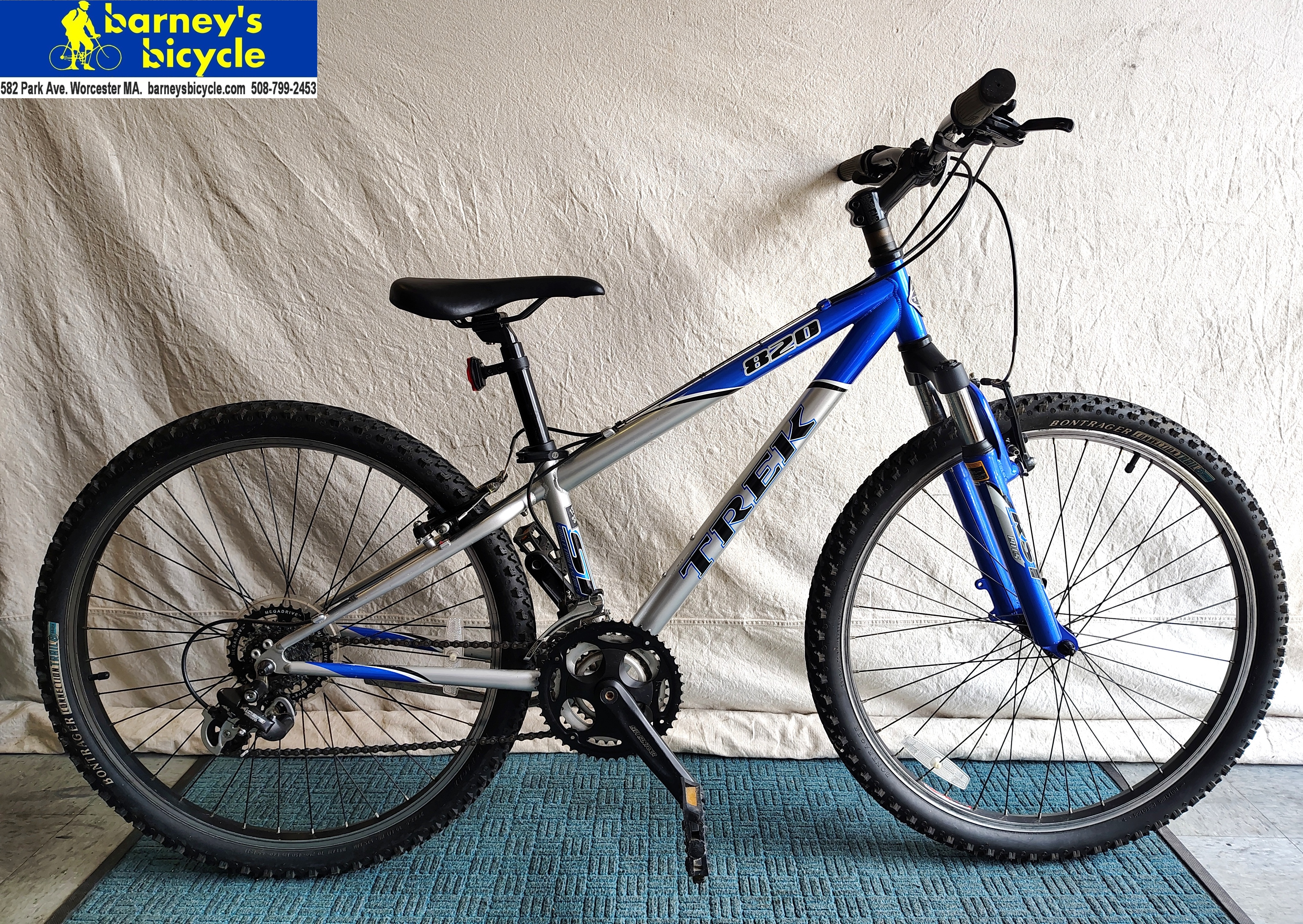 Trek 820
Frame Size: XS / Rider Height: 5'1-5'4
$379.00 