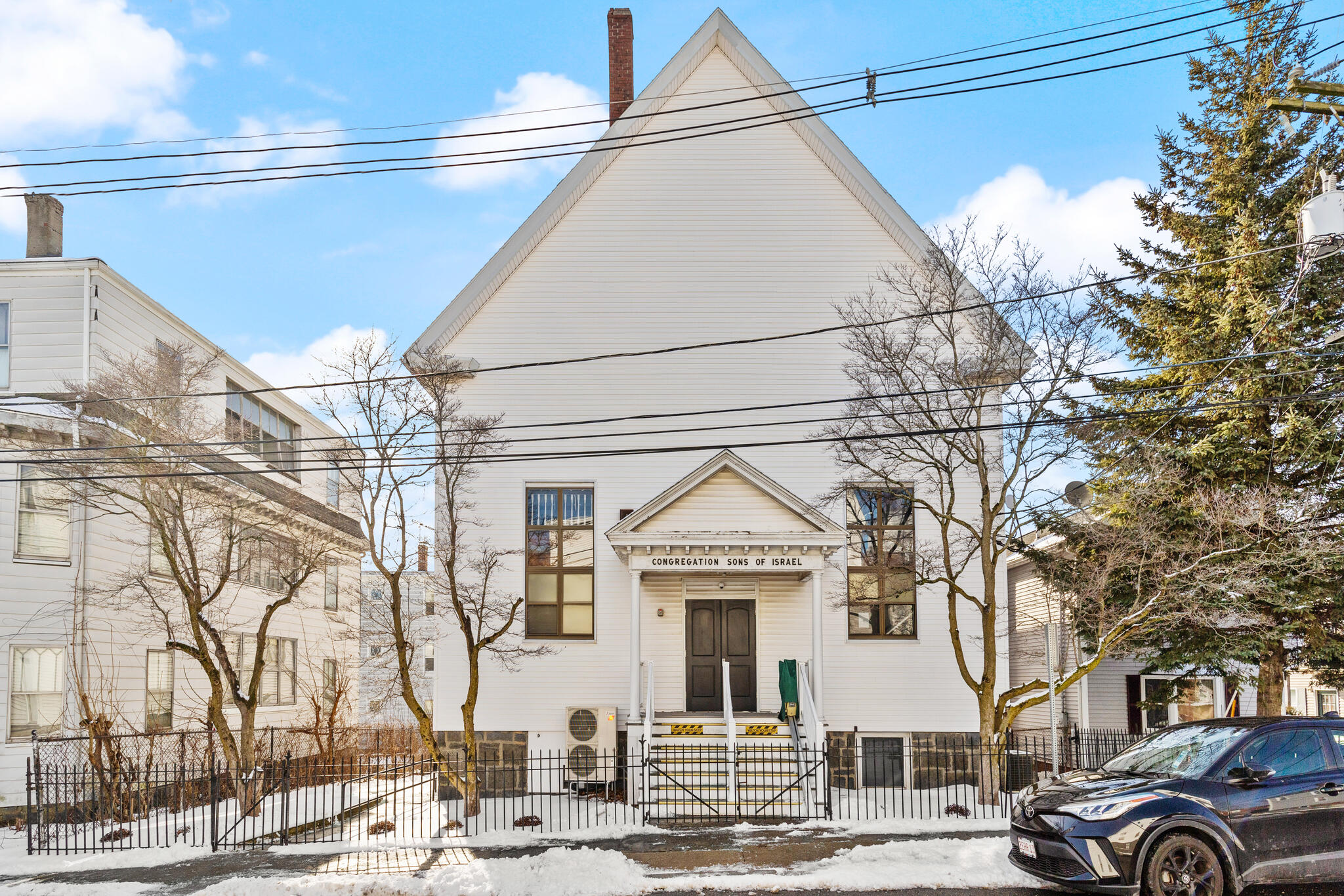 https://0201.nccdn.net/4_2/000/000/046/6ea/0-park-st-peabody-ma-01960-usa-009-016-01-exterior-front1-mls_si.jpg