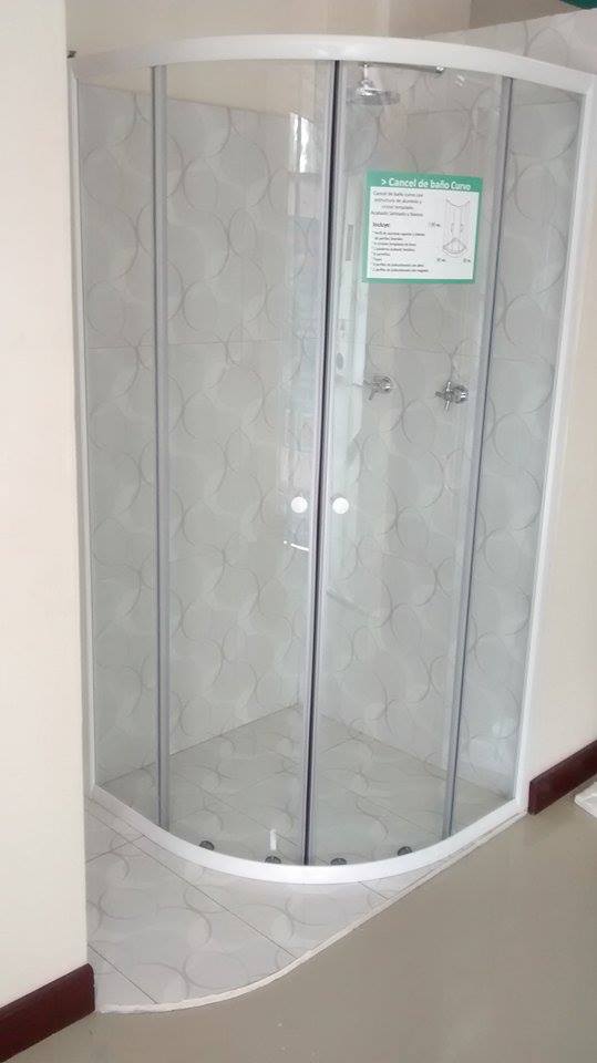 1300 Cancel para baño curvo, medidas 1.85 alturax0.90 mts. Blanco y Satinado