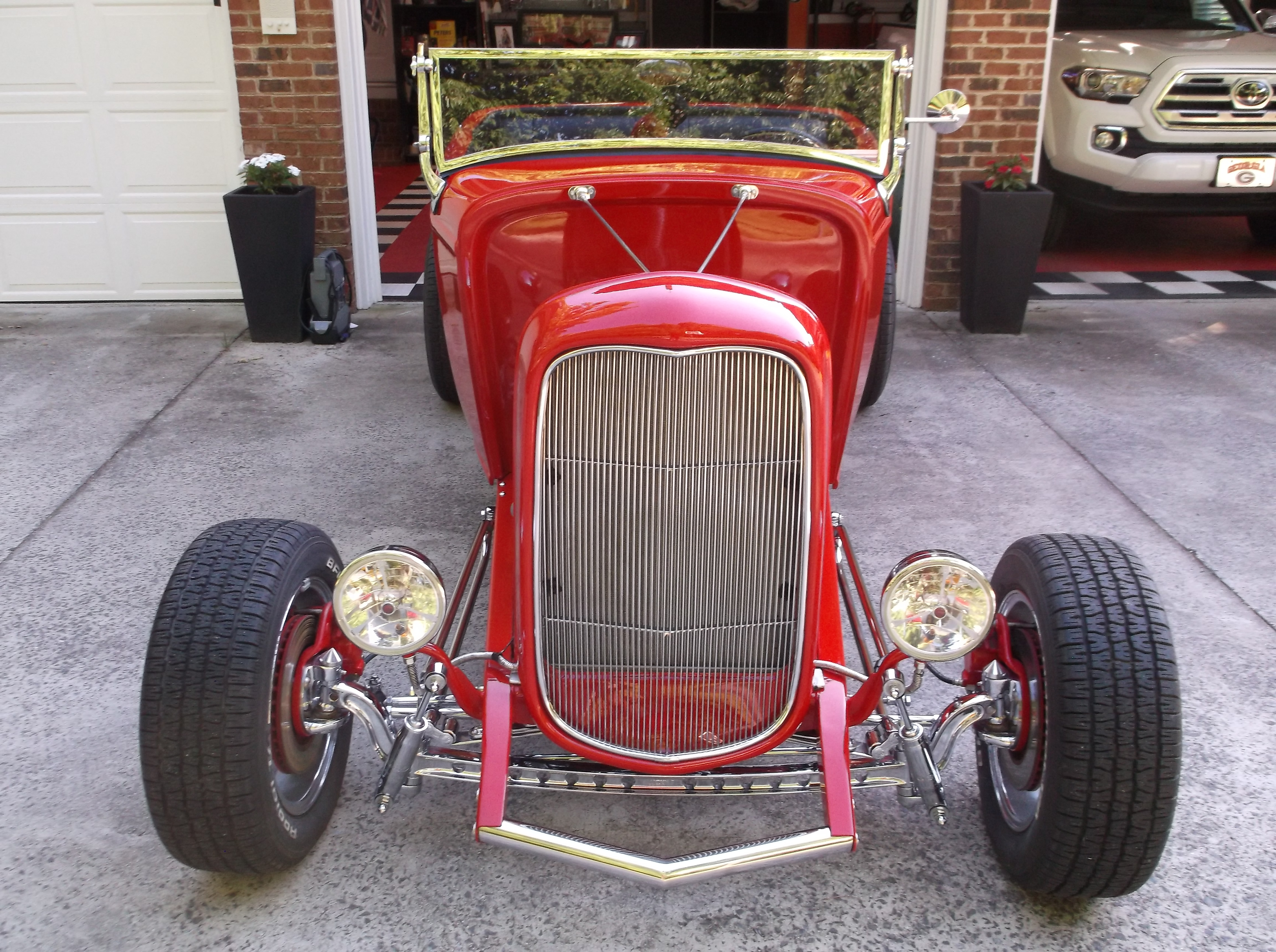 https://0201.nccdn.net/4_2/000/000/046/6ea/1932FordRoadsterRed_0047-4608x3440.jpg