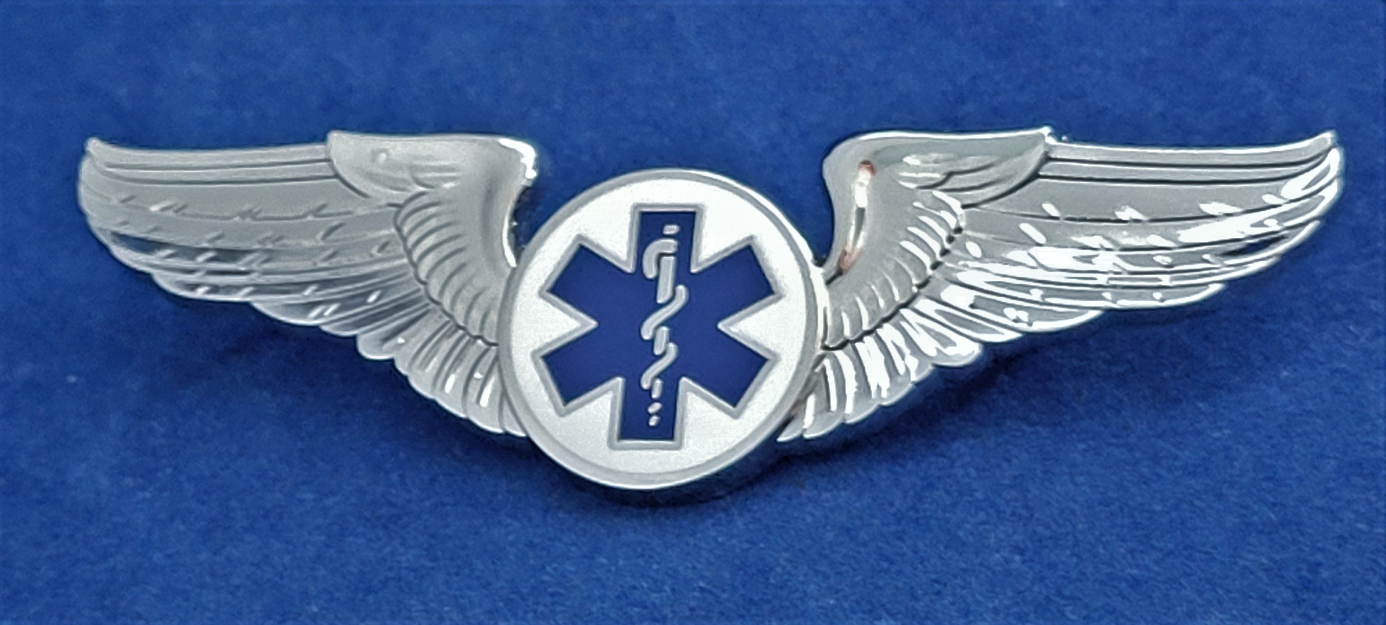 EMERGENCY MEDICAL AIR TECHNICIAN EMT WINGS AIRBORNE MEDIC LAPEL PIN 1.5 INCHES 
