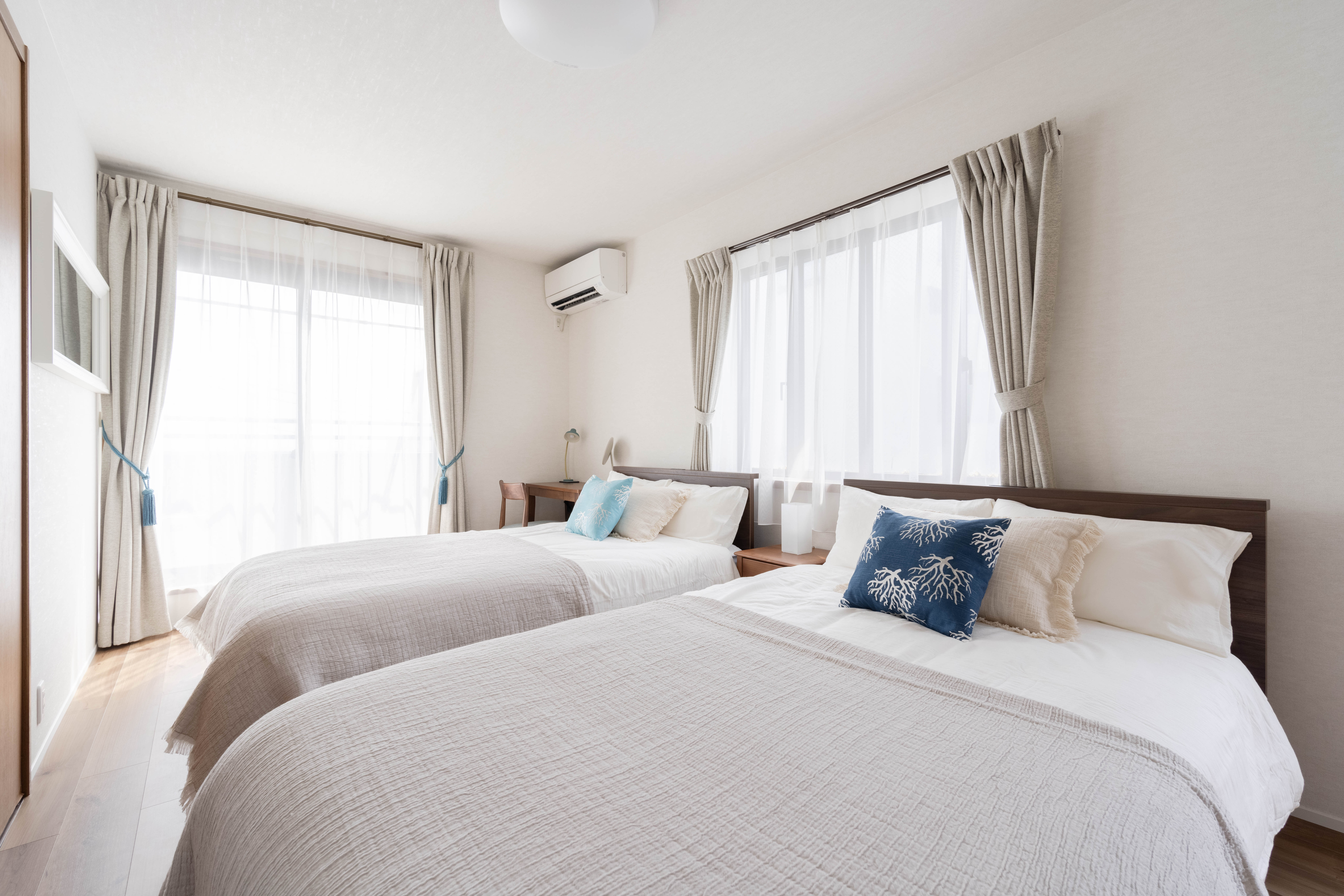 3F bedroom with two double beds