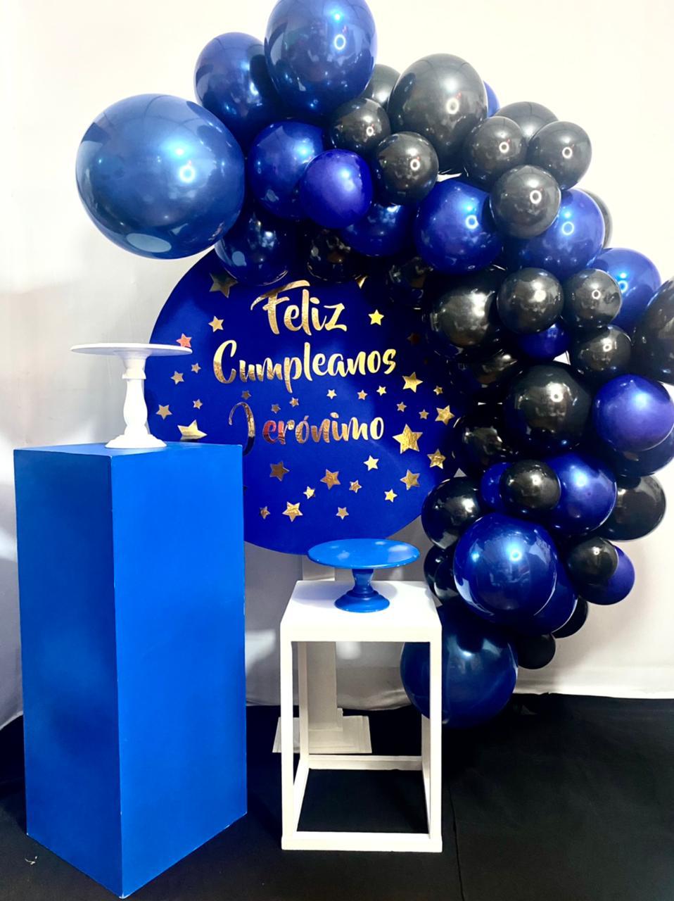 Cubo color Azul Rey
FORRADO EN TELA DEL COLOR
Mediana 1,02 M Altura .
$50.000