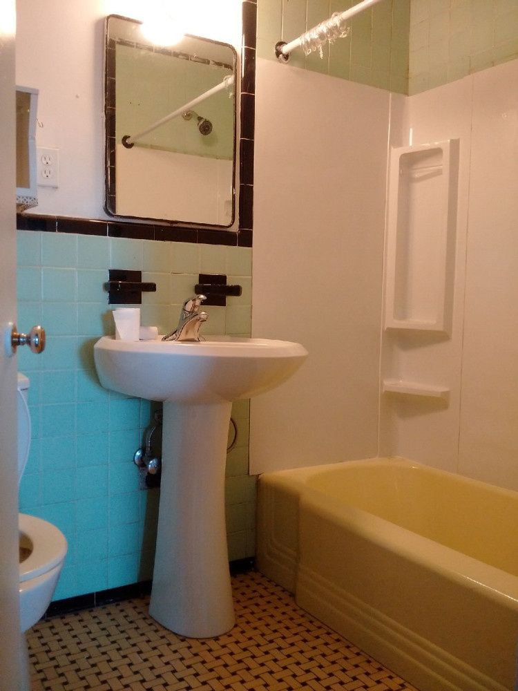 120 Pitt #4 Bathroom