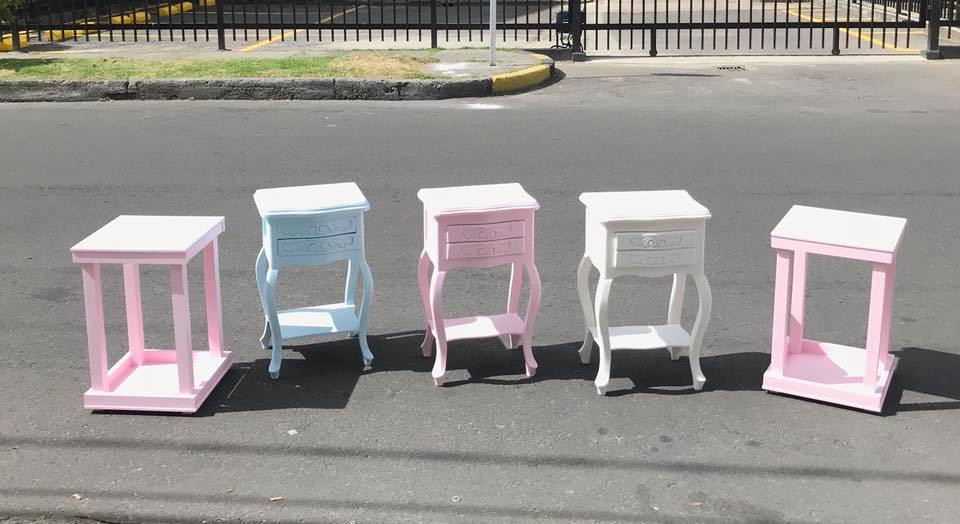 Medida superior
41cm X 31cm / Altura 68cm
Mesa Pata Curva con Gaveta
$ 50.000
Auxiliar Tipo Farol Color Rosado
$ 50.000 58 CM Altura