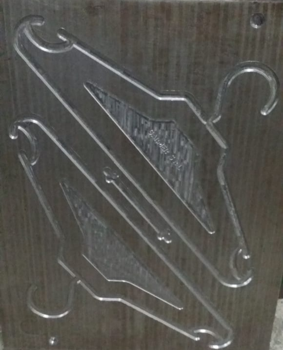 MOLDE DE INYECCIÓN PARA PERCHAS EN ACERO 