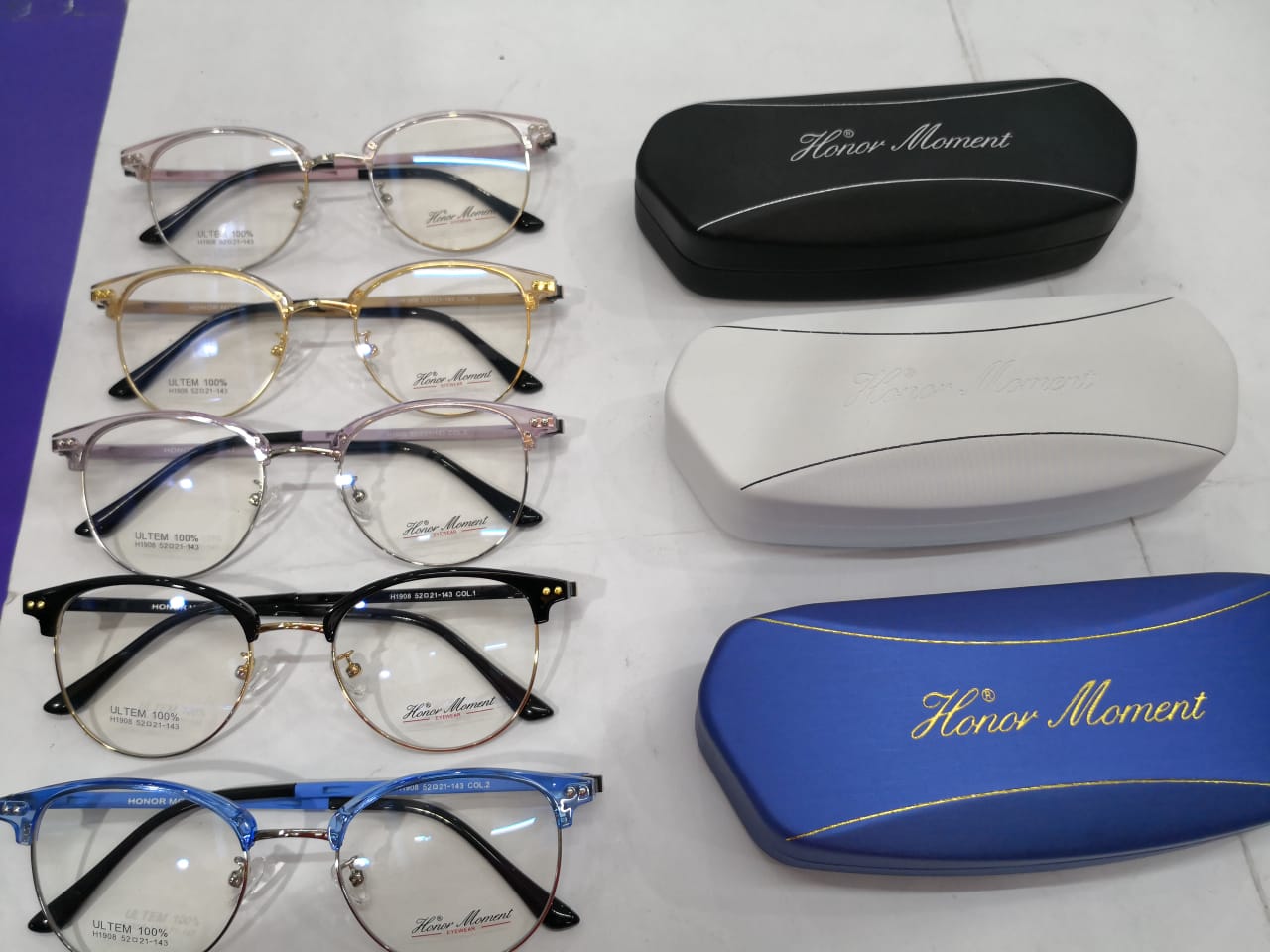 Modelo: H1908
Colores: Negro, Rosa, Azul, Dorado y  Morado