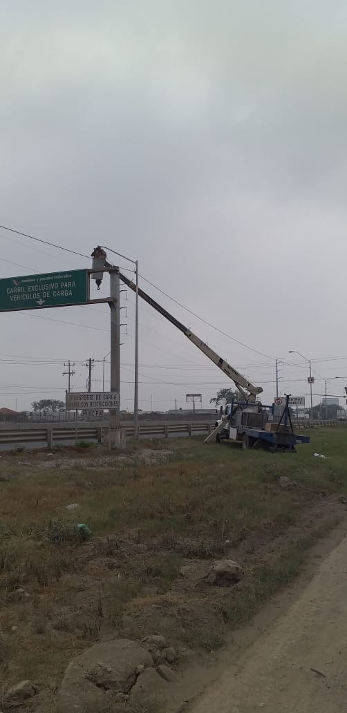 Grúas y Maniobras Precisas - Grúas tipo titán