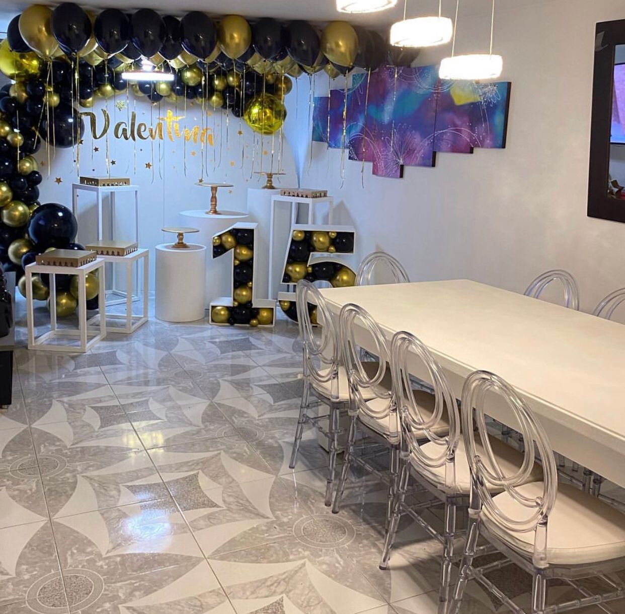 Mesa Rectangular de Madera Blanca
Medidas: 2.20m x 1m
$90.000
( Sin sillas )