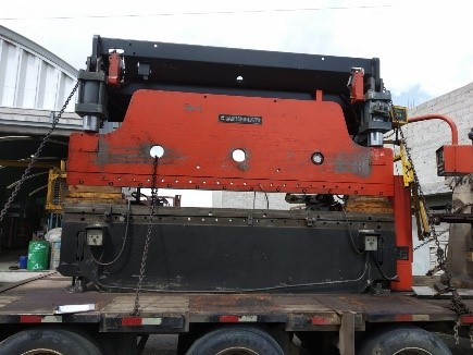 Marca CINCINNATI
Largo de Cortina 12`ft
Capacidad de Dobles ¼’’ in
Capacidad 175 Ton.
Hidráulica
Tope CNC