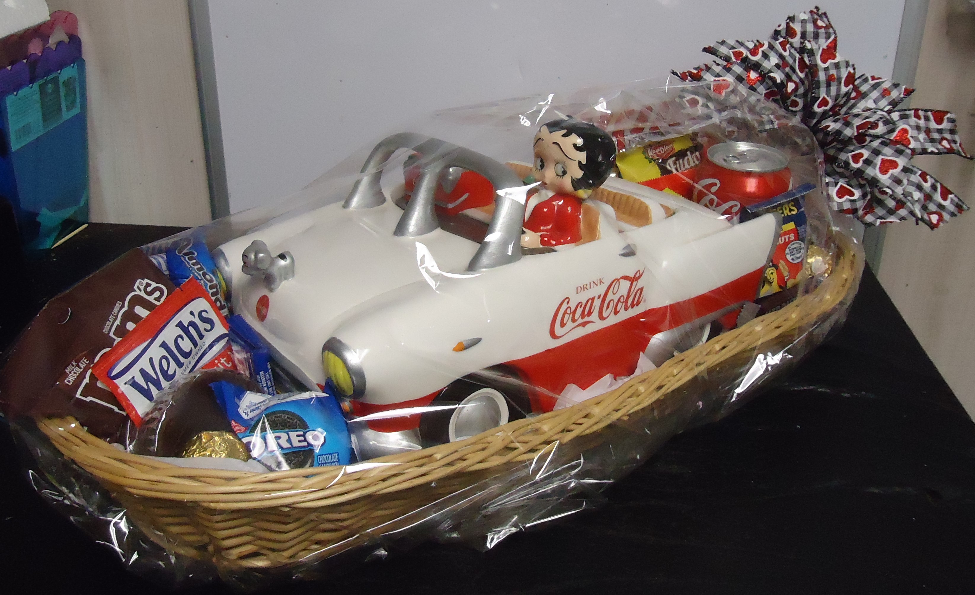 (7B) "Rare" Betty Boop In
Coke Car Cookie Jar W/ Goodies
$175.00