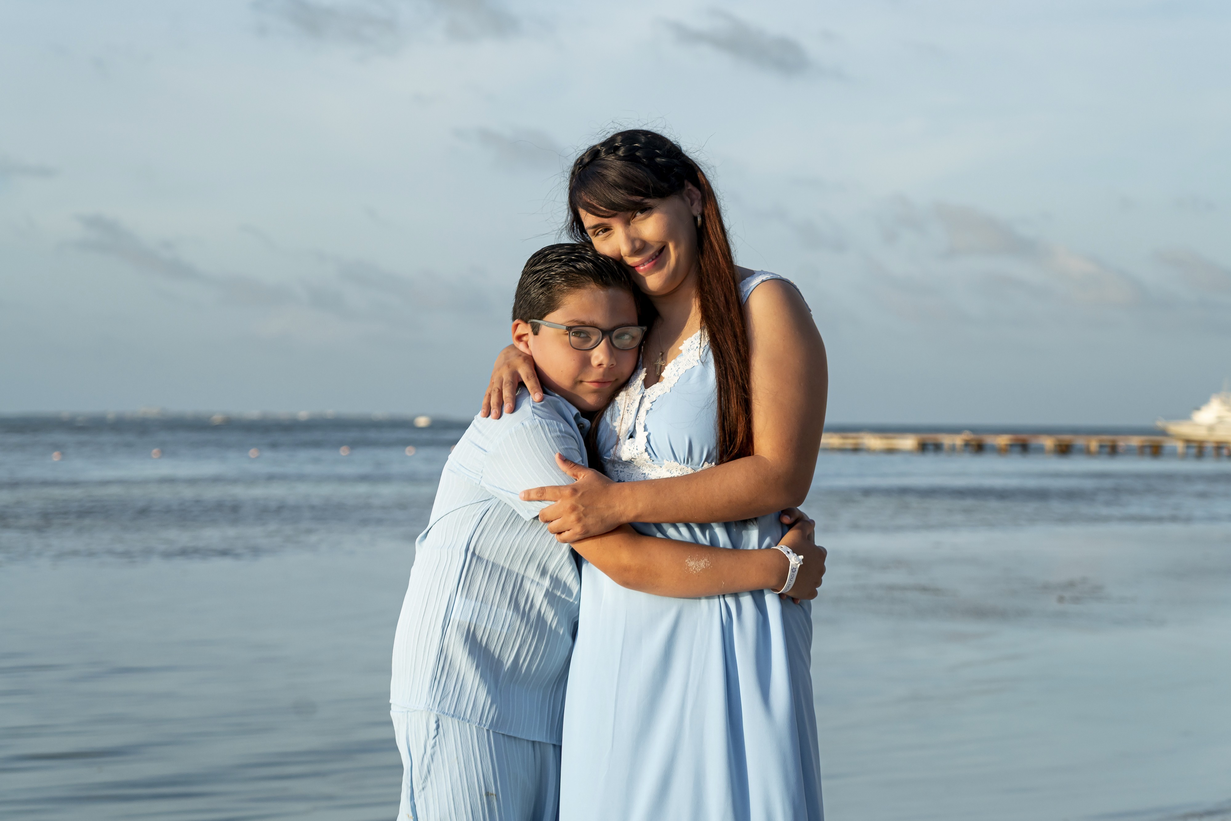 https://0201.nccdn.net/4_2/000/000/046/6ea/luxartifices-riviera-maya-beach-family-photos0007.jpg
