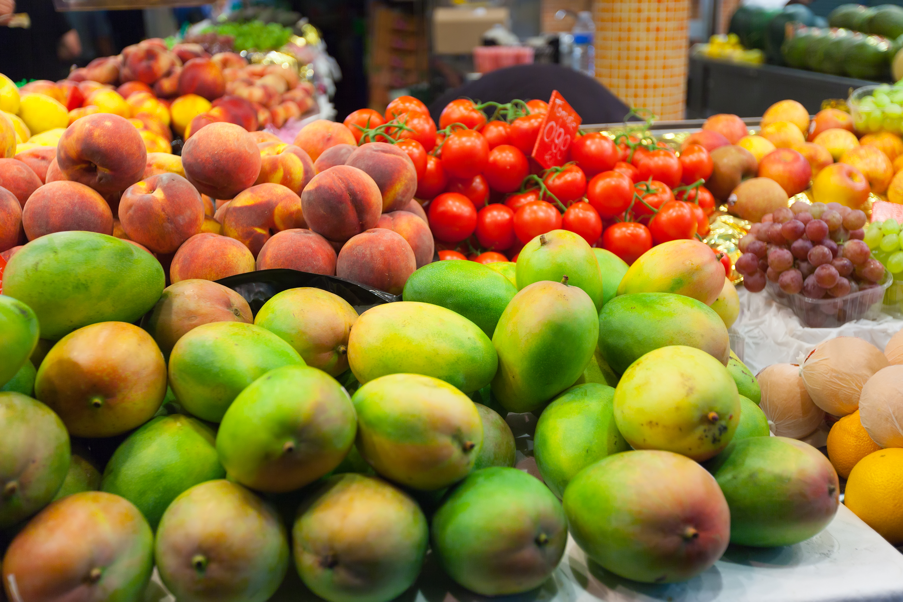 https://0201.nccdn.net/4_2/000/000/046/6ea/mangoes-in-the-market.jpg