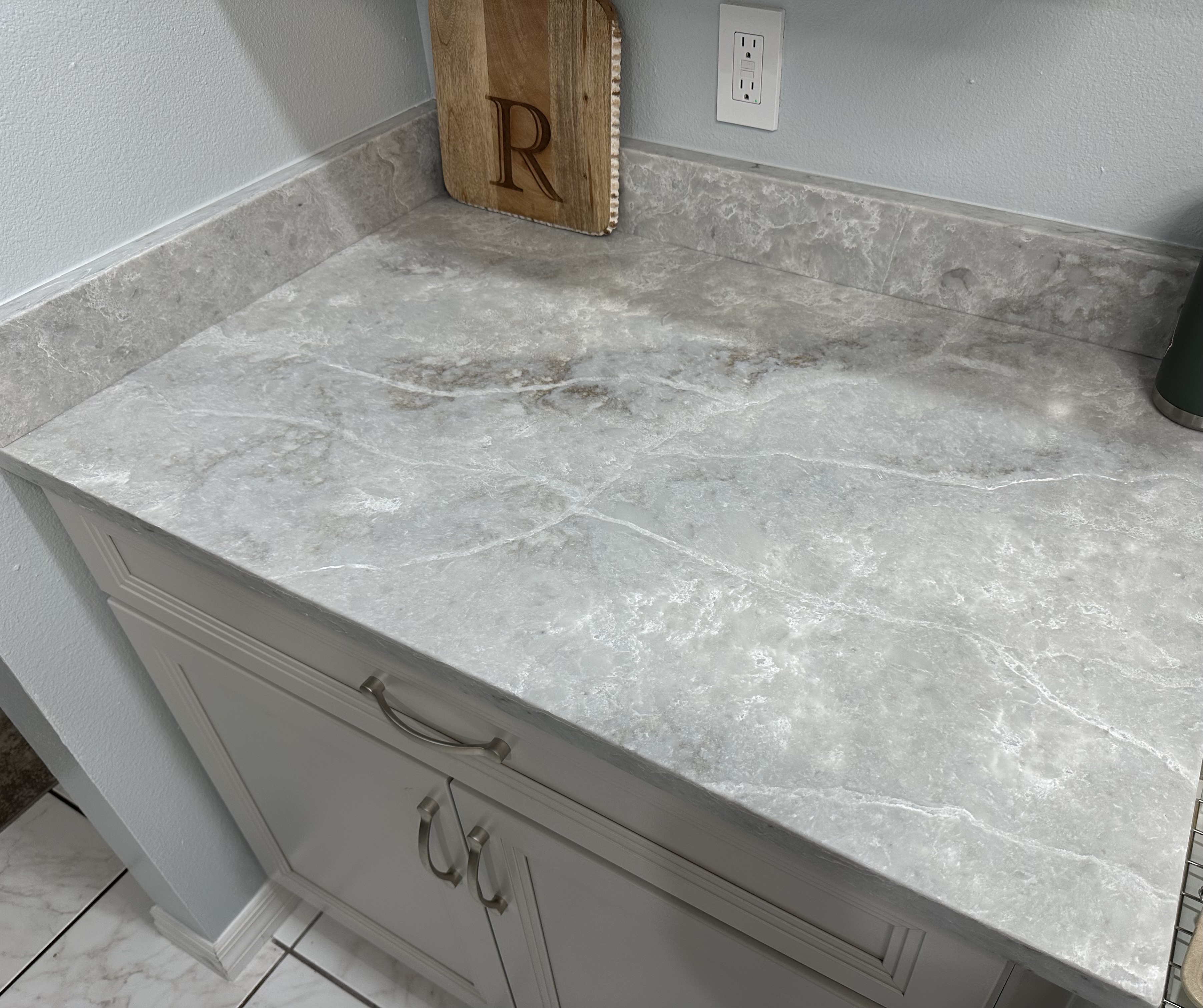 The Pompeii Adamello quartz countertop with matching 4" backsplash offers the perfect blend of style and functionality.