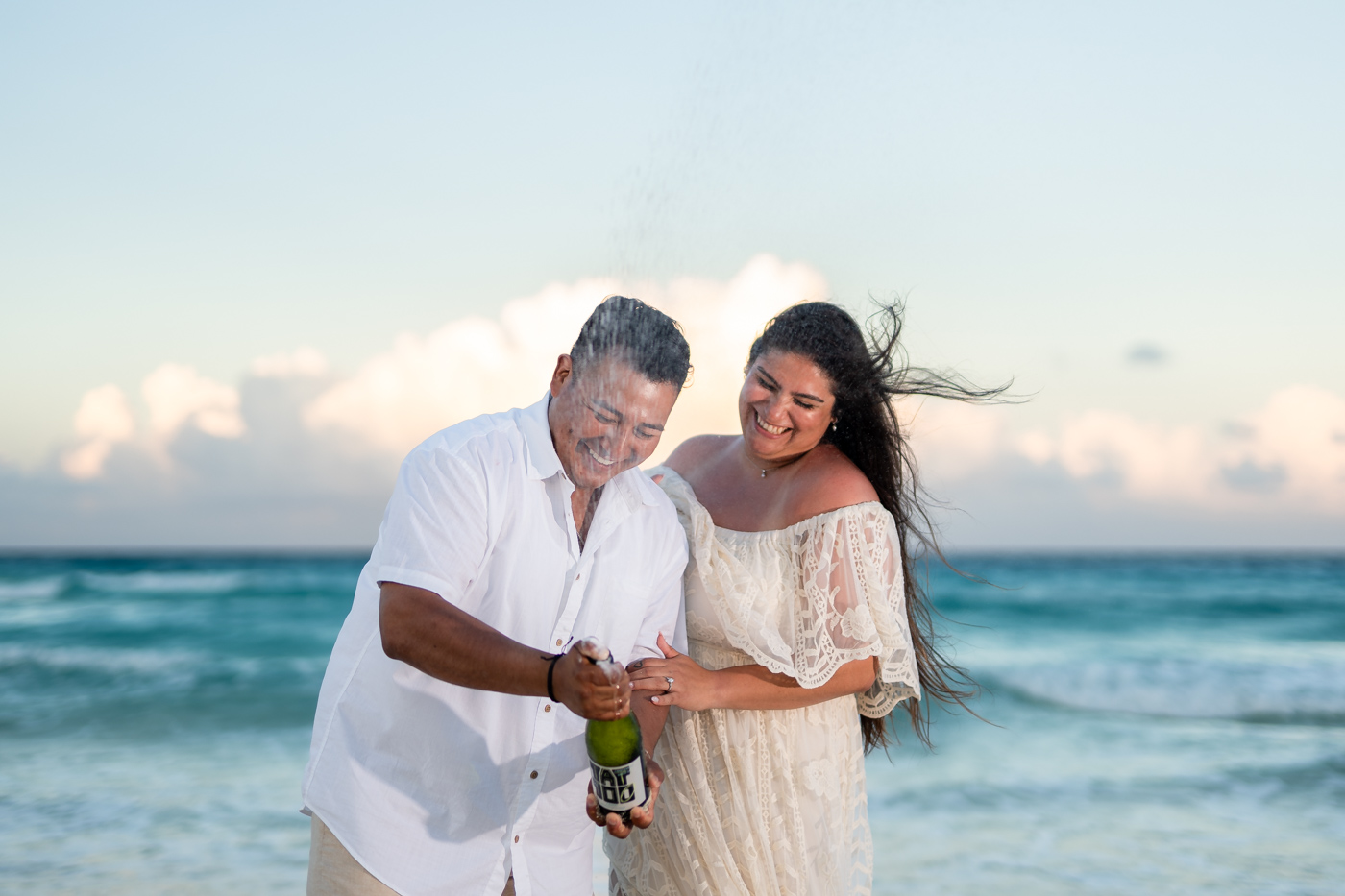 https://0201.nccdn.net/4_2/000/000/046/6ea/romantic-mariachi-proposal-in-cancu%CC%81n104.jpg