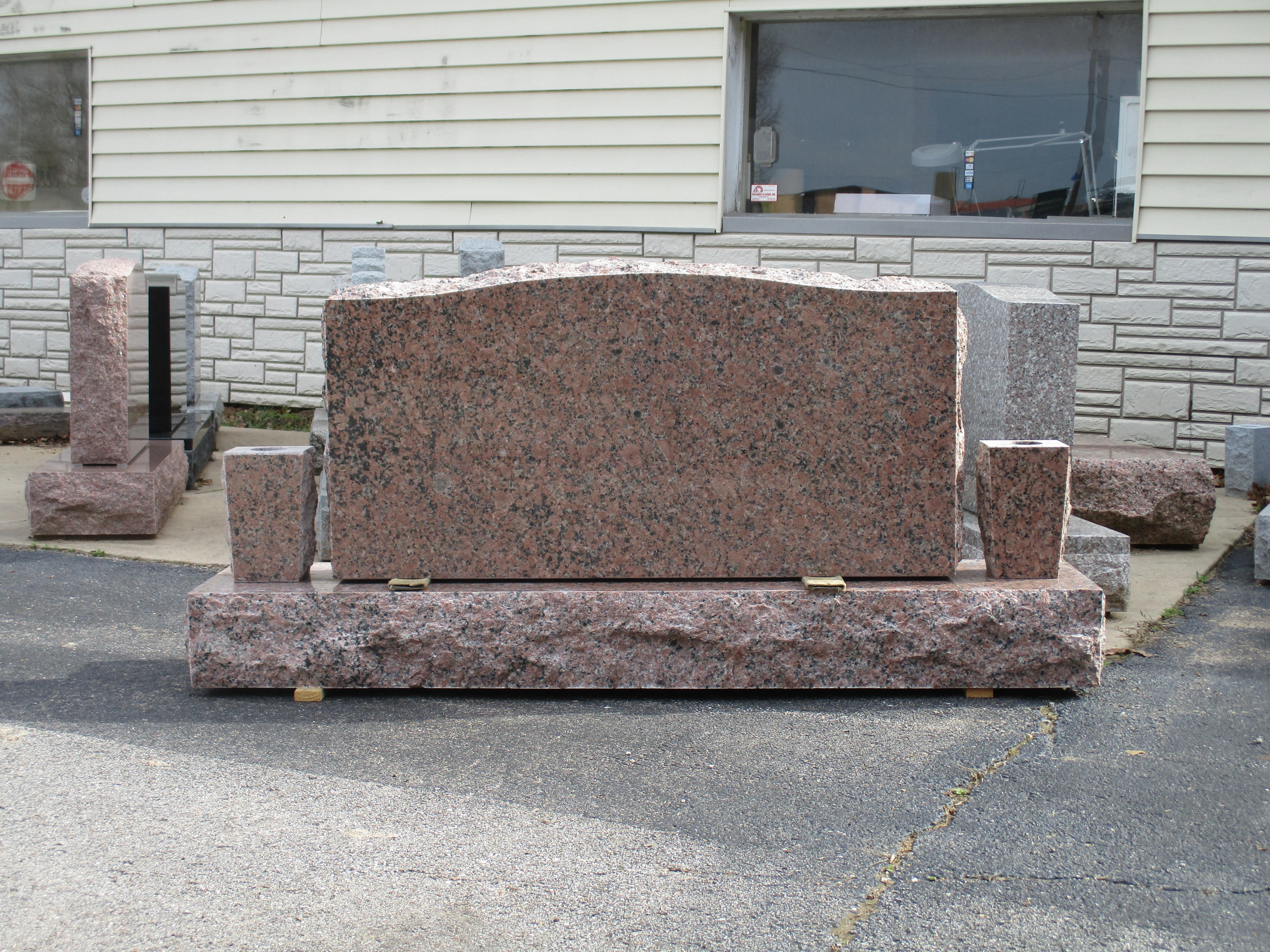 Sunset Red 3-6 Polished 2
With 2 5x4x9 vases