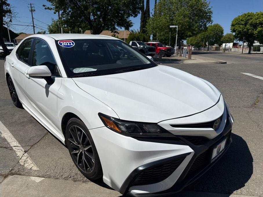 2022 Toyota Camry from 33 Auto Sales
Miles: 67,774
Drive: FWD
Trans: Automatic, 8-Spd w/Sequential Shift
Engine: 4-Cyl, 2.5 Liter
Stock: 1665
VIN: 4T1G11AK1NU649674
