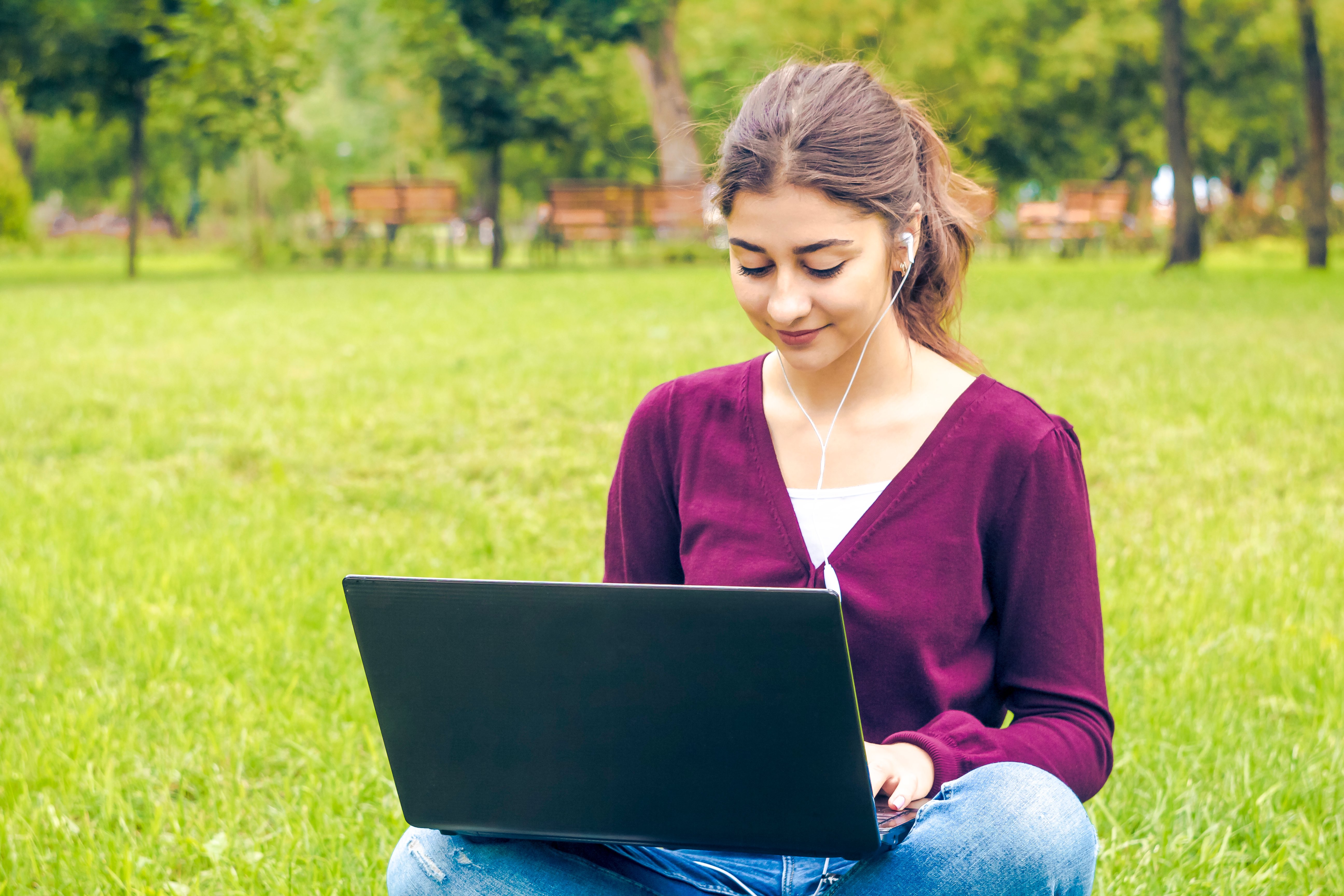 (#FFFFFF(Background.image1.alt)##AI##)