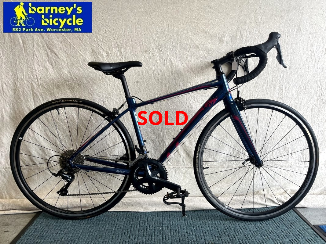 Women's Giant Liv Avail 1
Frame: XS, Aluminum/ Carbon Fork
Rider Height: (5'1-5'4)
Drivetrain: Shimano Sora 2x9
Price: $799.99 (Professionally Tuned)