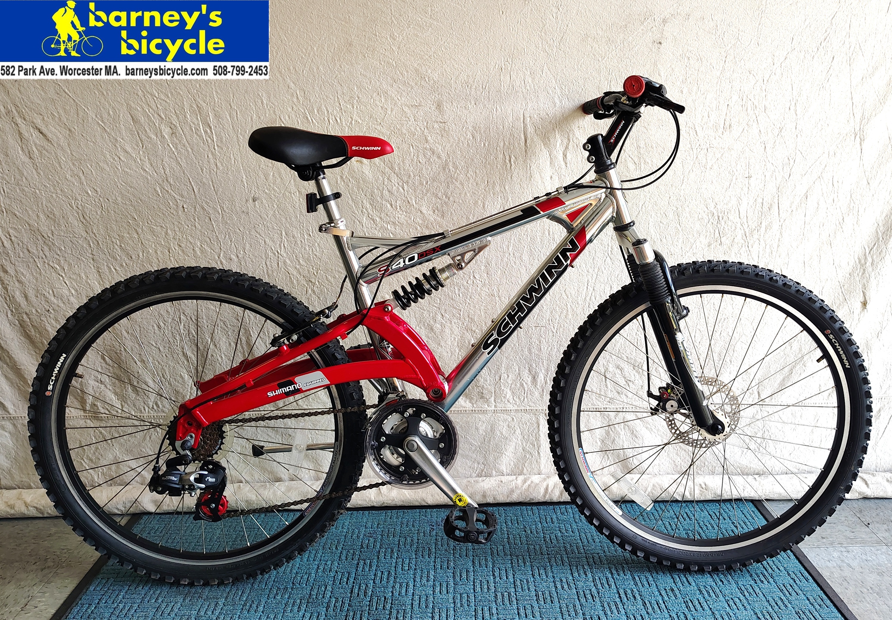 Schwinn S40 DSX
Frame Size: 18" MD / Rider Height: 5'7-5'10
Price: $359.00 (Like New)