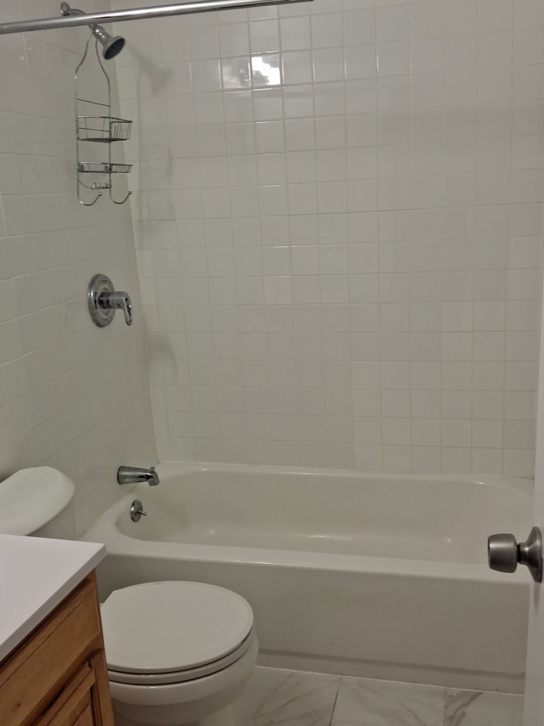 https://0201.nccdn.net/4_2/000/000/046/6ea/vacant-one-bedroom-bathroom.jpg