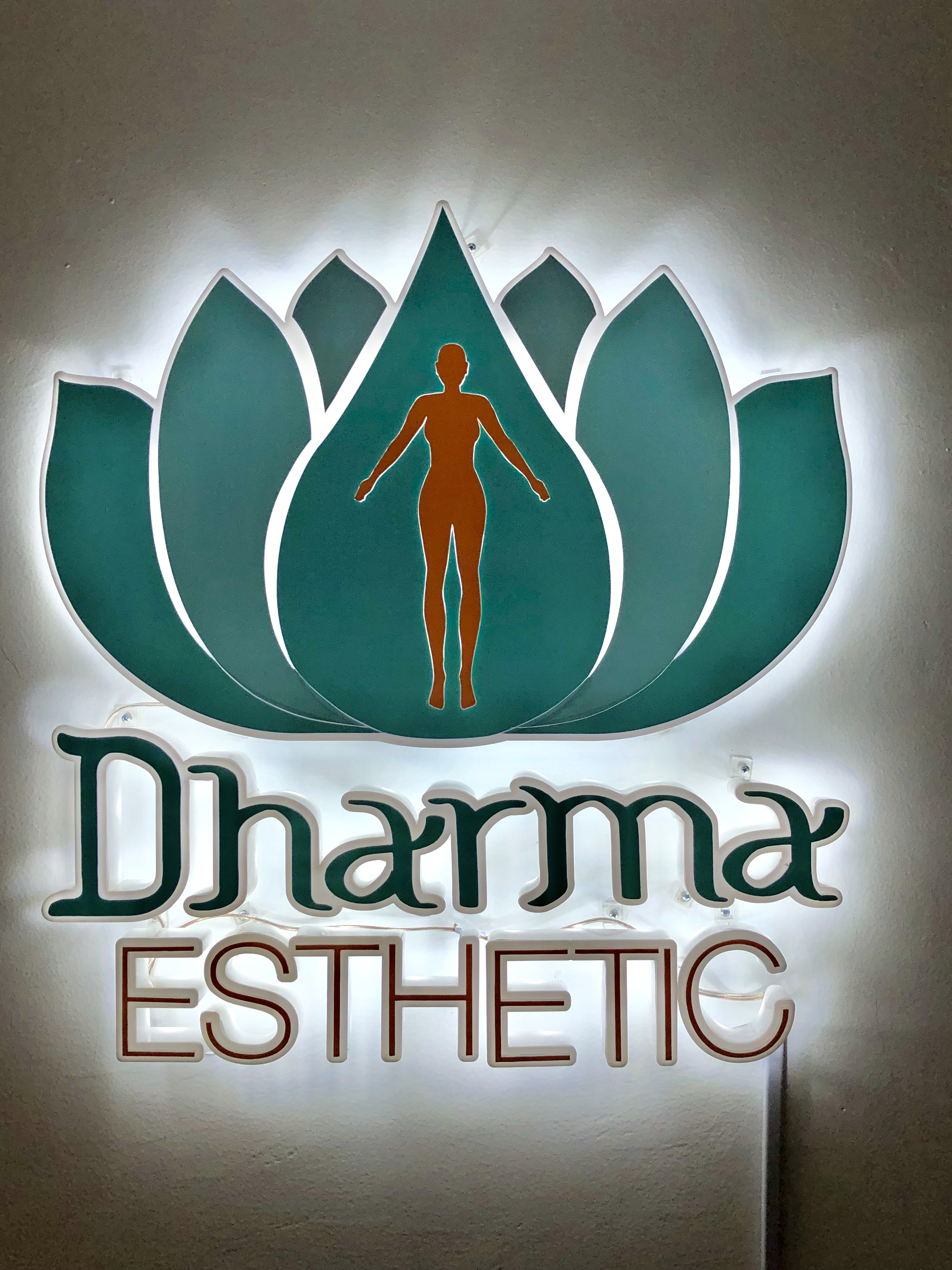 Logo Dharma ESTHETIC
