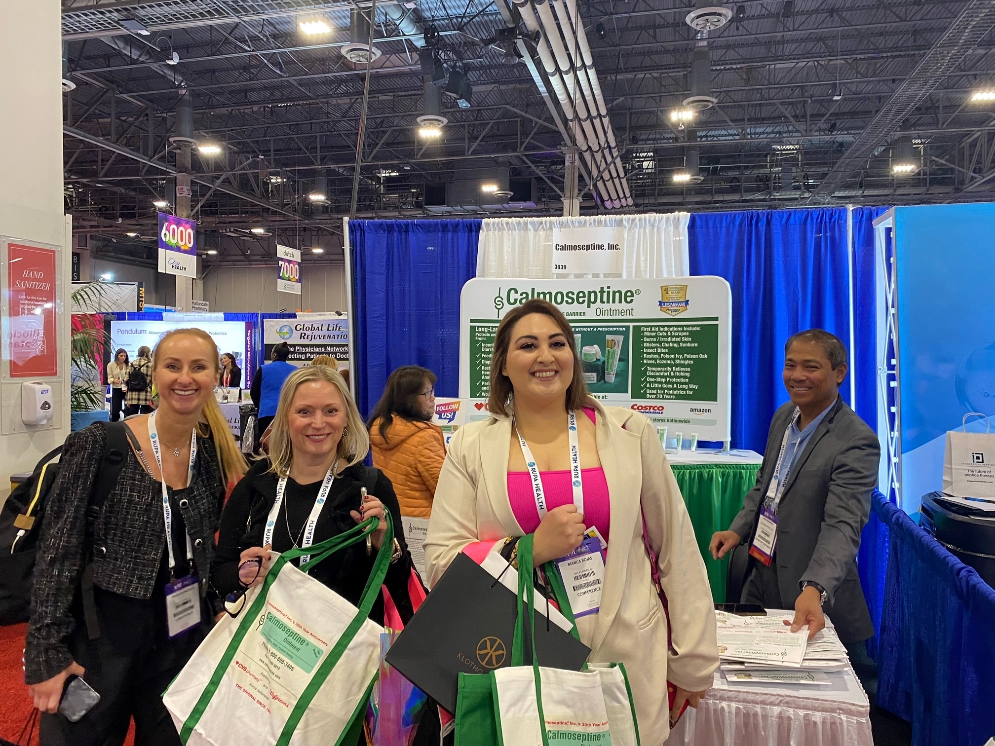 Attendees sporting their Calmoseptine totes at the American Acadamy of Anti-Aging Medicine Winter Congress in Las Vegas, NV. December 2023