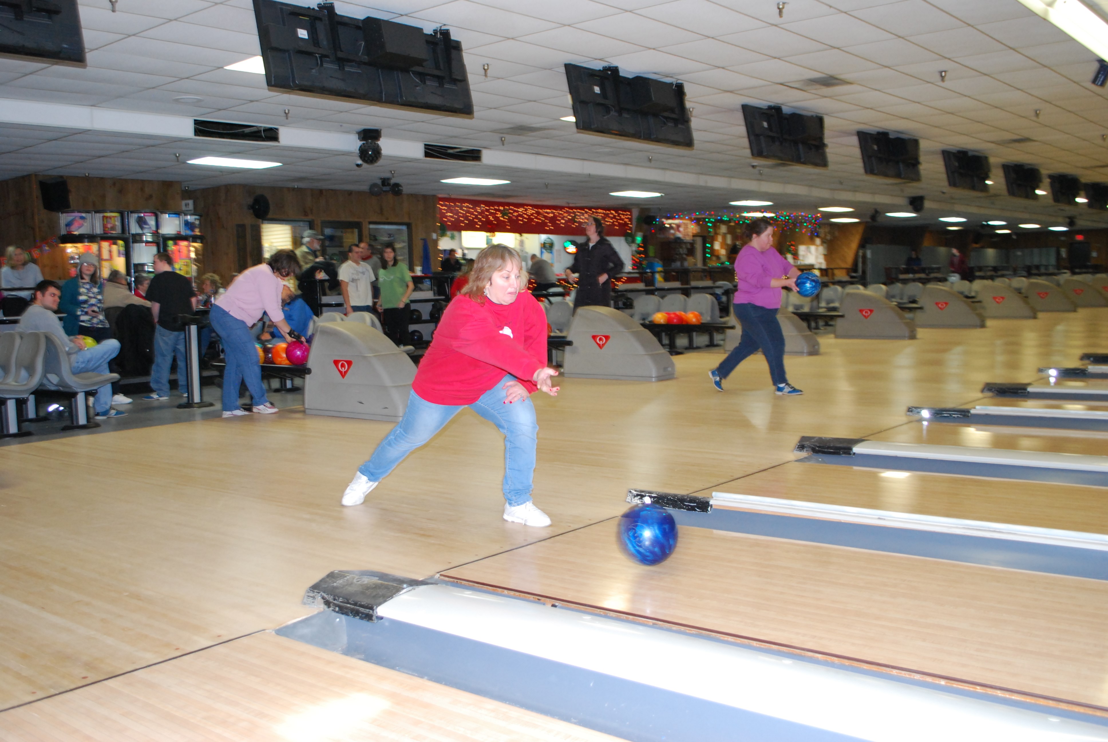 https://0201.nccdn.net/4_2/000/000/048/0a6/bowling.jpg