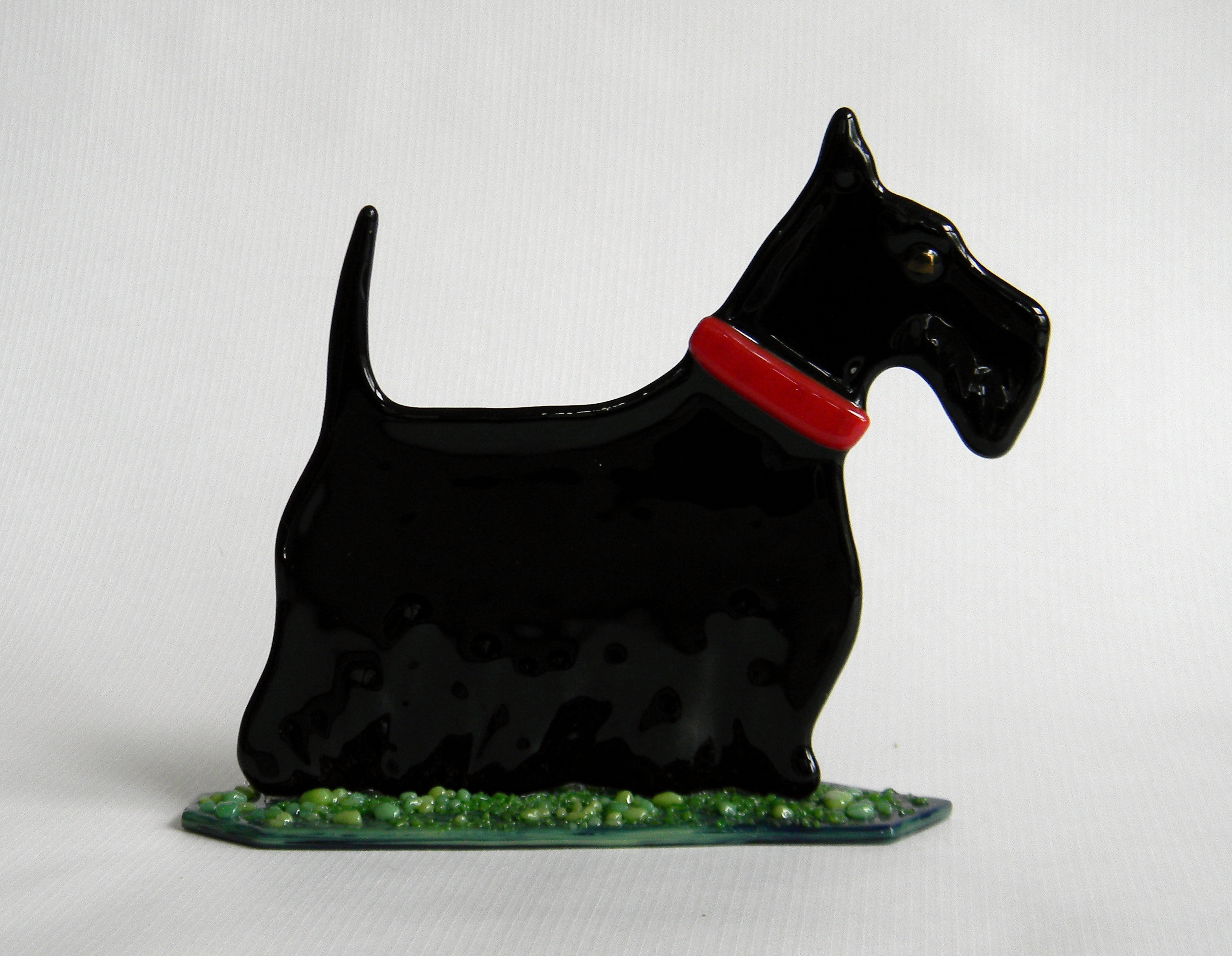 "Scottish Terrier"
by Urii Guchenia
Glass Size - 5-1/4"H X 6-1/2"W
$89.00