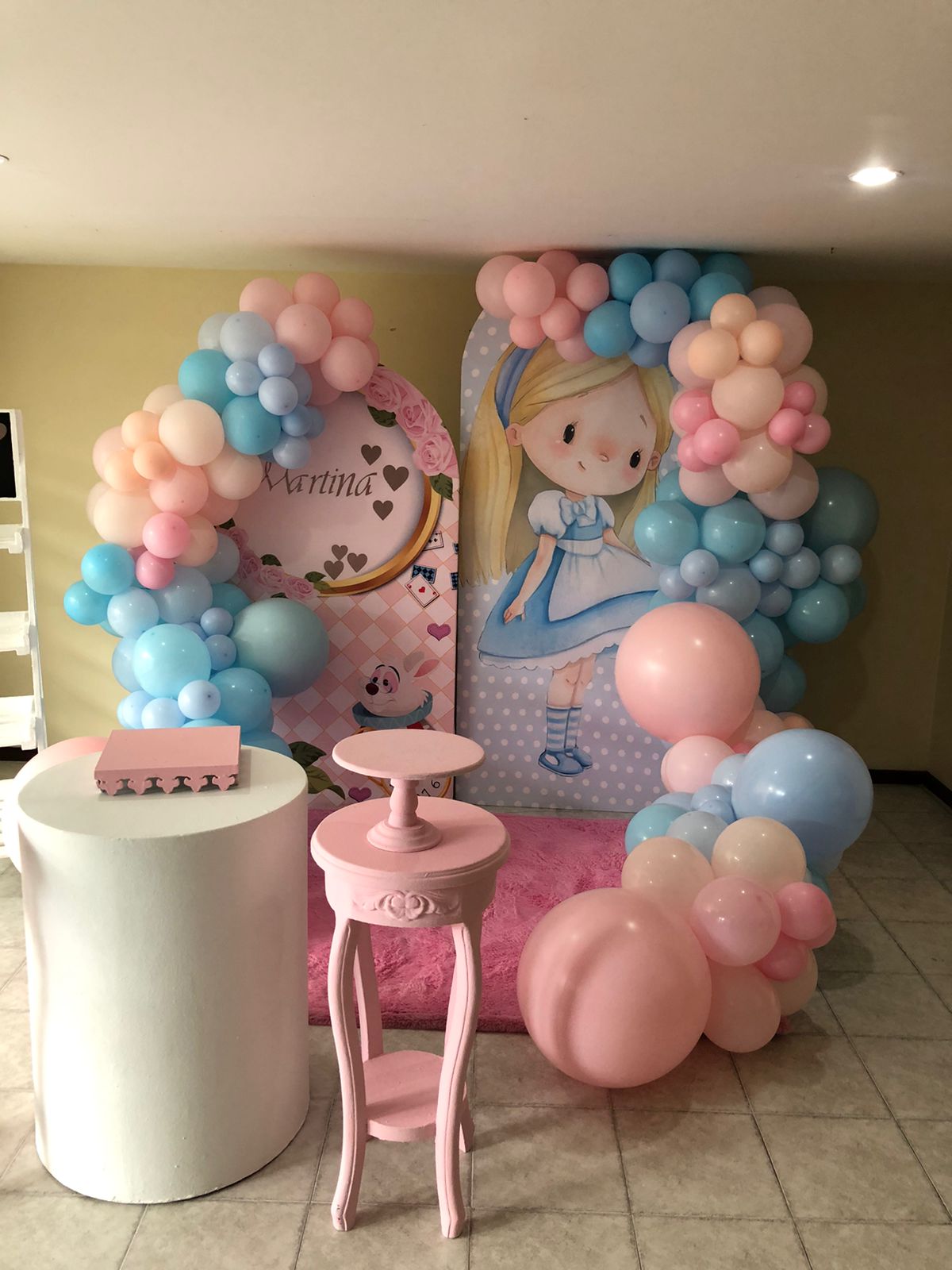 Panel Ovalado
Alicia Pais de las Maravillas
$80.000 en Alquiler
Precio unitario
·220 de altura por 1mts de ancho
1.83 de altura por 1mts de ancho