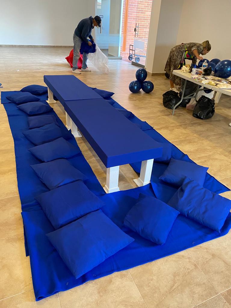 Mesa Rectangular Tapizada Baja
Con 6 Cojines+Manta
$80.000 Alquiler
Manejamos Variedad De Colores