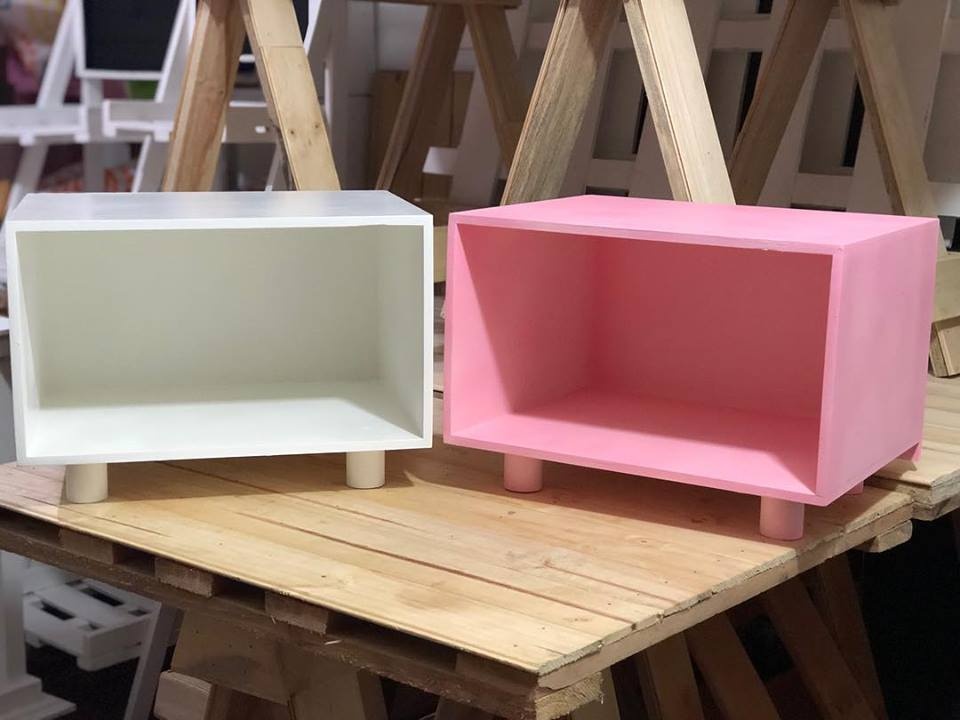 Bases tipo Tv para la mesa de Dulces 
24 cm Altura  
40 cm largo 
$30.000 
Precio Unitario